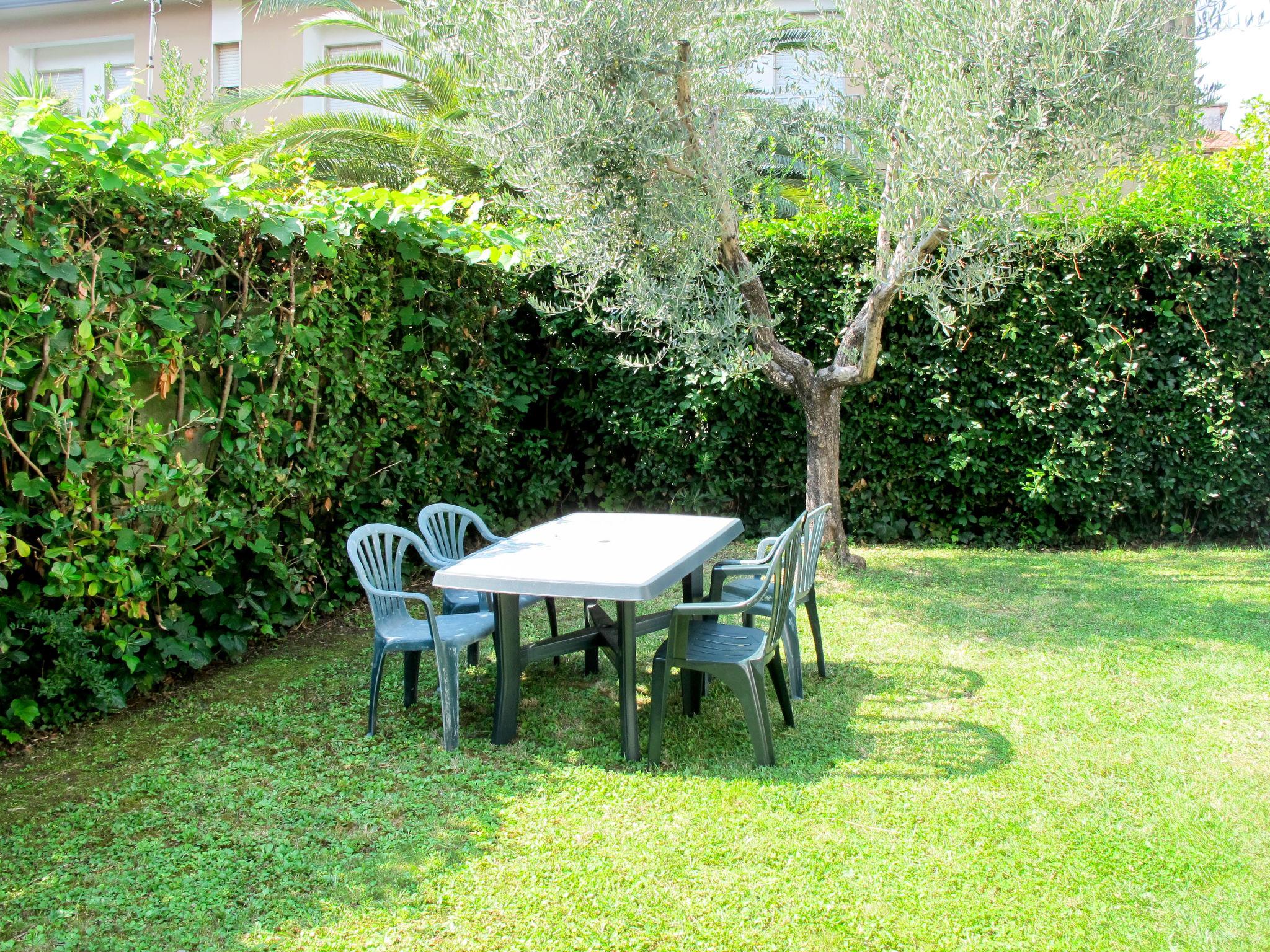 Foto 3 - Appartamento con 2 camere da letto a Massa con giardino e vista mare