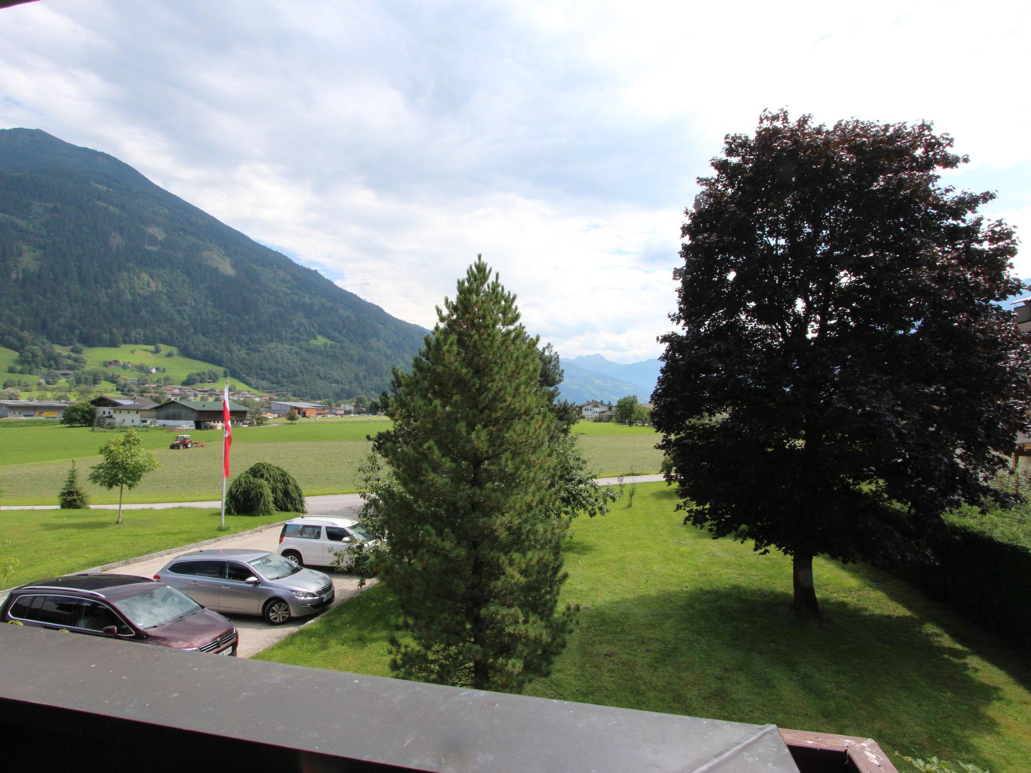 Photo 13 - Appartement de 1 chambre à Fügen avec jardin et vues sur la montagne