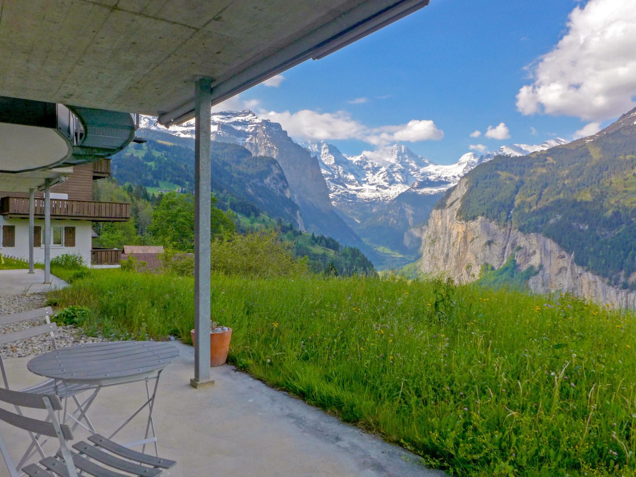 Foto 9 - Apartamento en Lauterbrunnen con jardín y vistas a la montaña