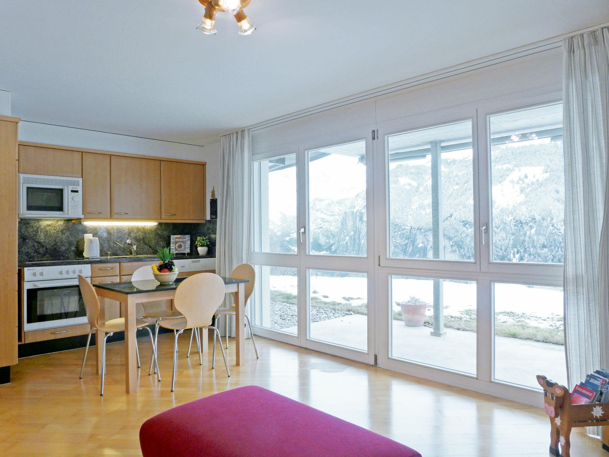 Foto 2 - Apartamento en Lauterbrunnen con jardín y vistas a la montaña
