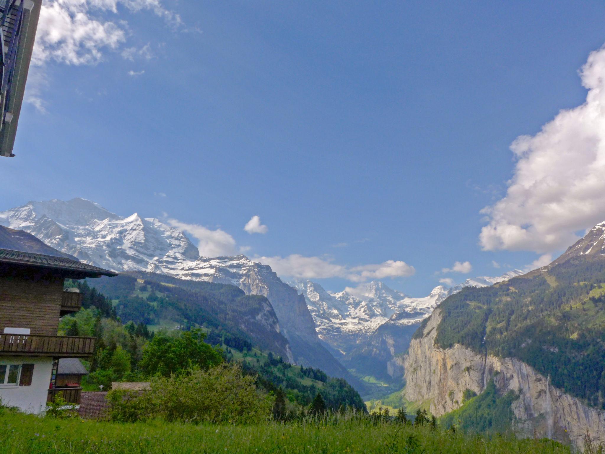 Foto 14 - Apartamento en Lauterbrunnen con jardín