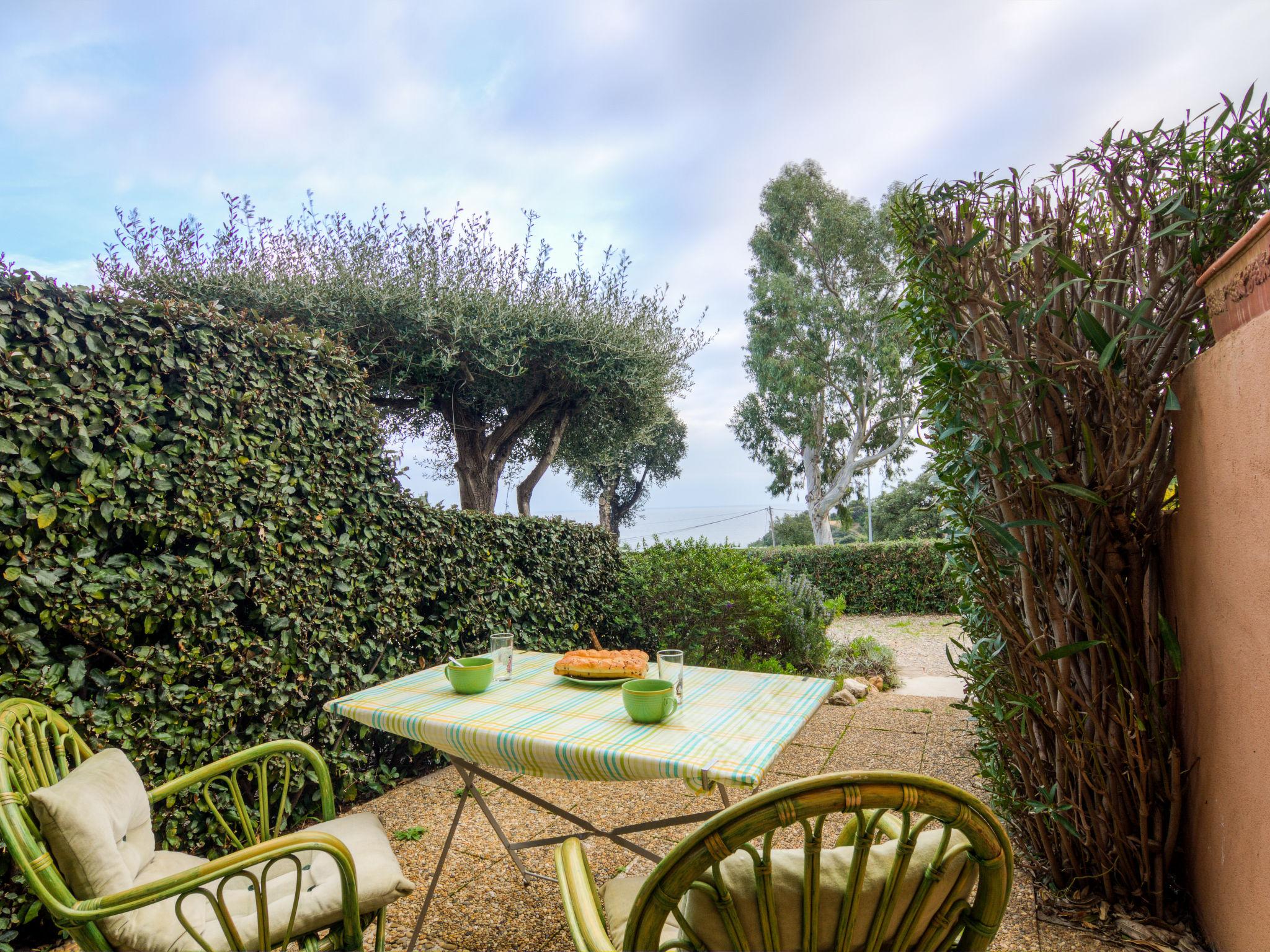 Photo 17 - Apartment in Cavalaire-sur-Mer with terrace and sea view