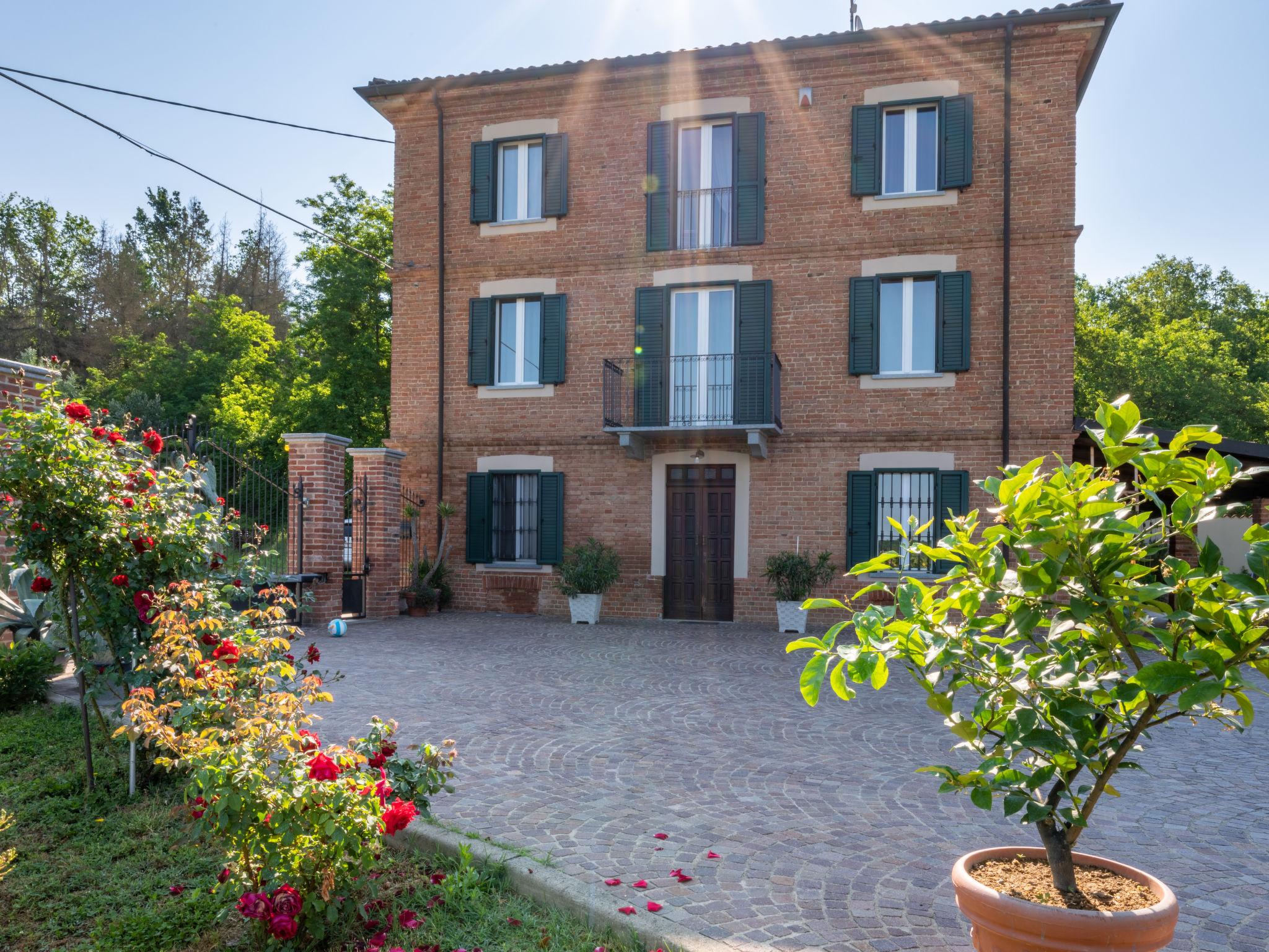 Foto 32 - Casa con 3 camere da letto a Asti con piscina privata e giardino