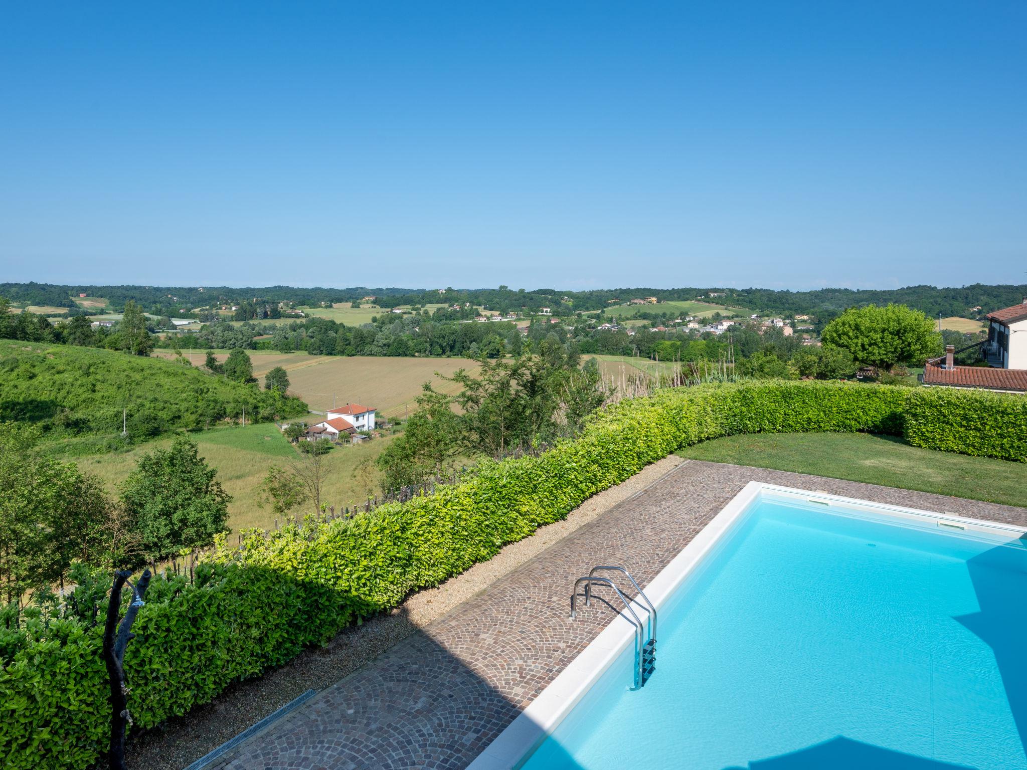 Foto 27 - Casa de 3 quartos em Asti com piscina privada e jardim