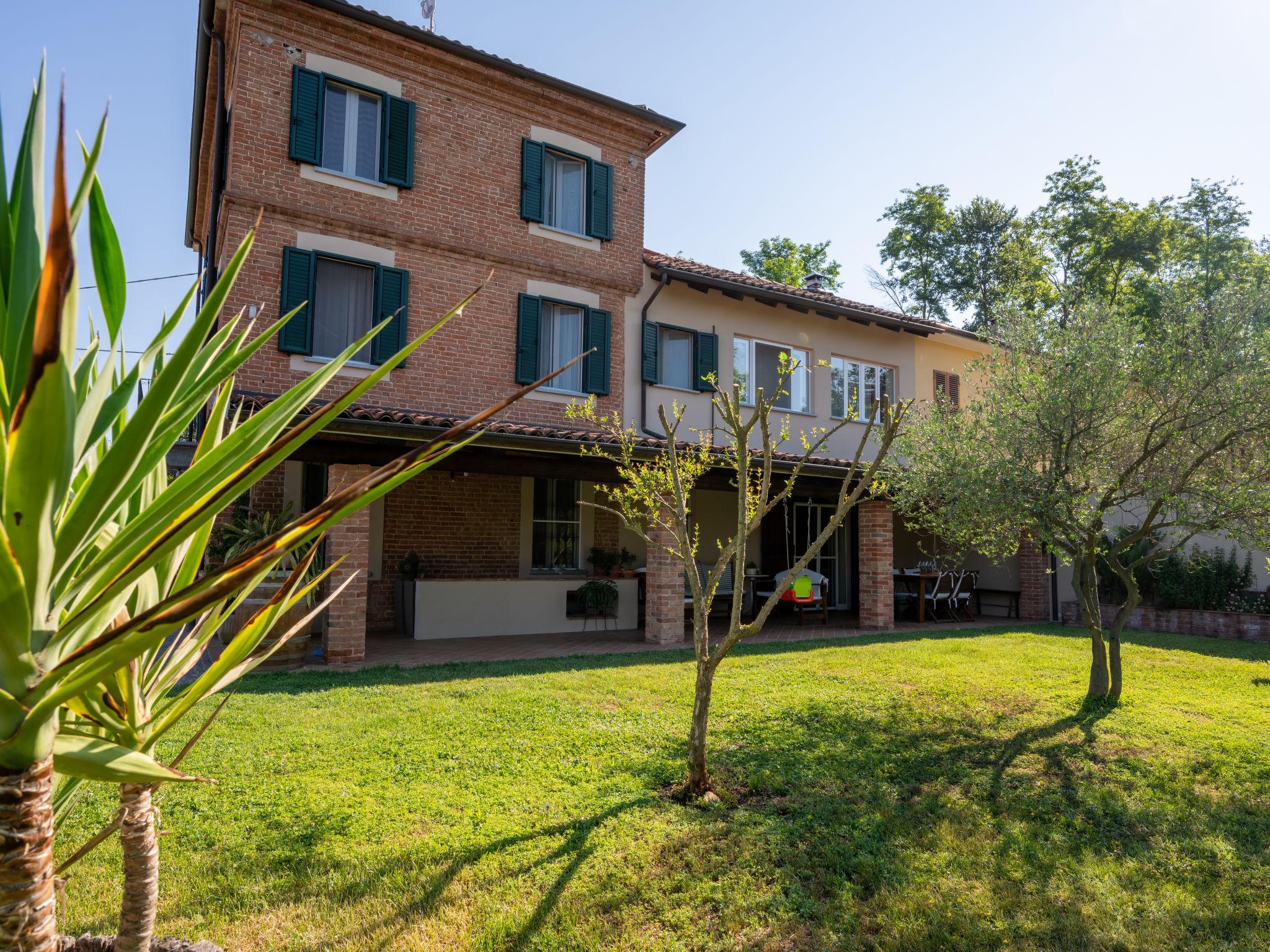 Foto 33 - Casa con 3 camere da letto a Asti con piscina privata e giardino