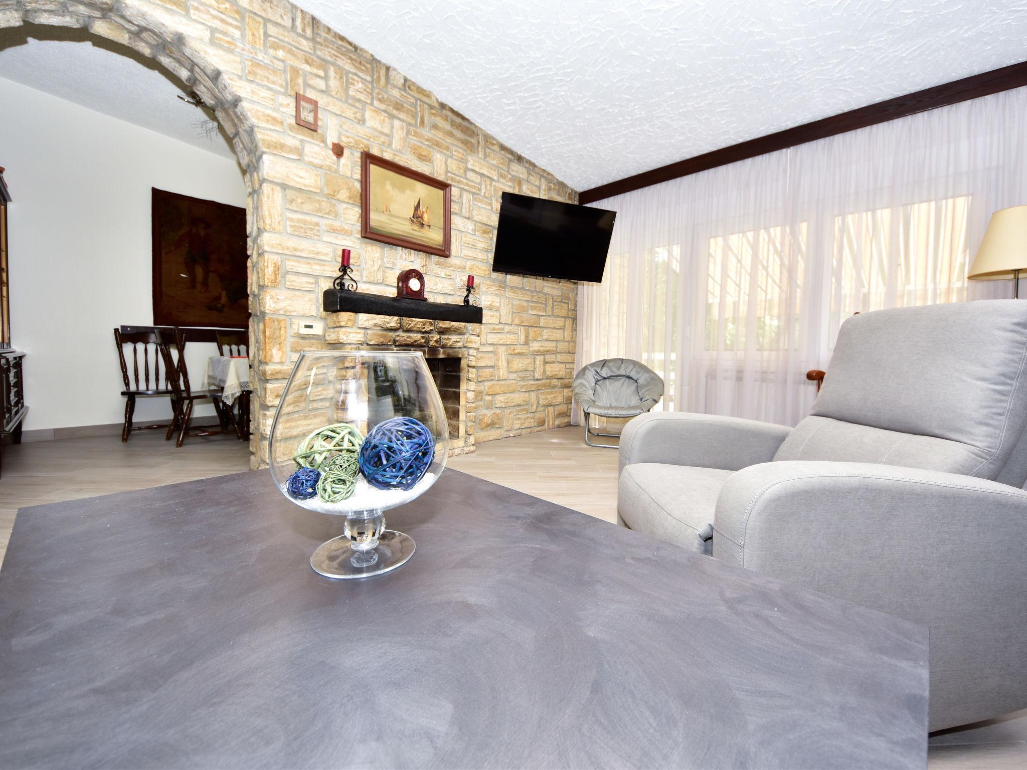 Photo 4 - 4 bedroom House in Sukošan with private pool and garden