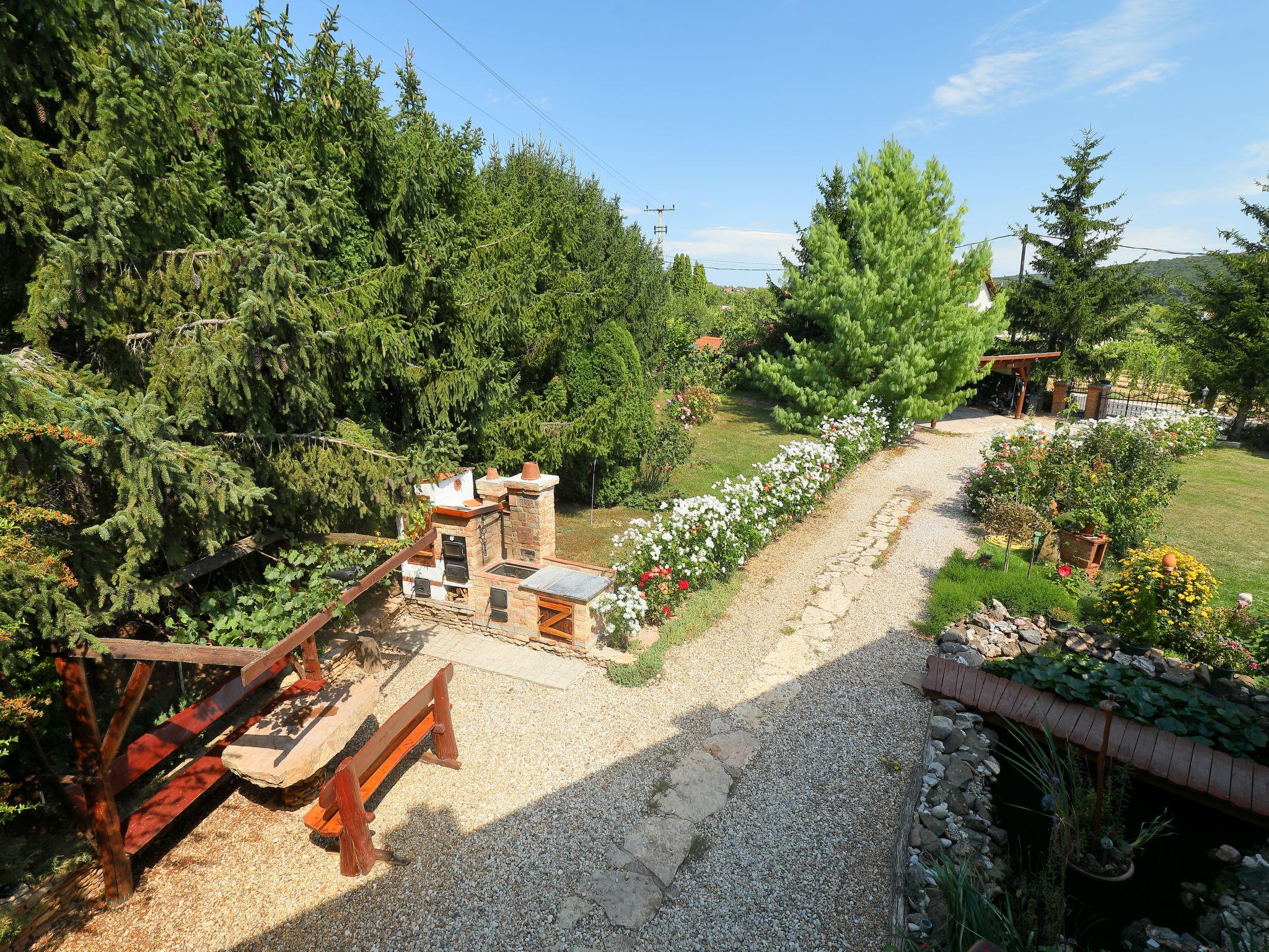 Foto 19 - Apartamento de 3 quartos em Felsőörs com jardim e vista para a montanha
