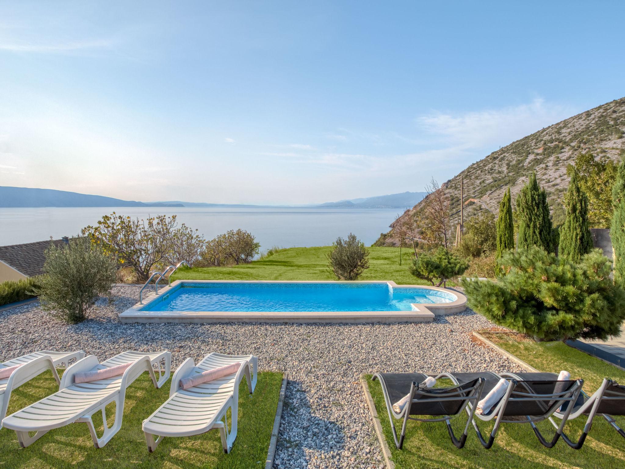Foto 2 - Casa de 3 habitaciones en Senj con piscina privada y vistas al mar