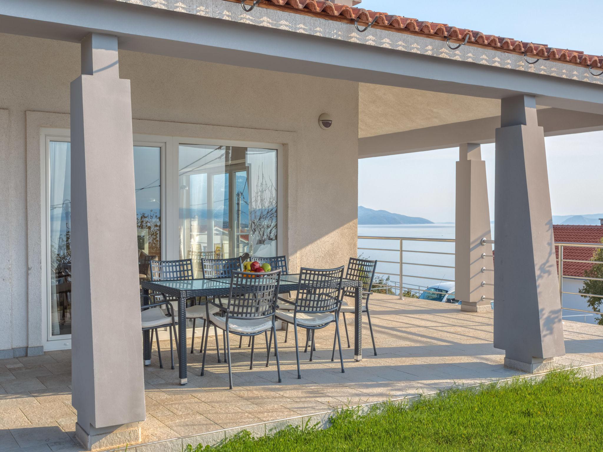 Foto 9 - Casa con 3 camere da letto a Senj con piscina privata e vista mare