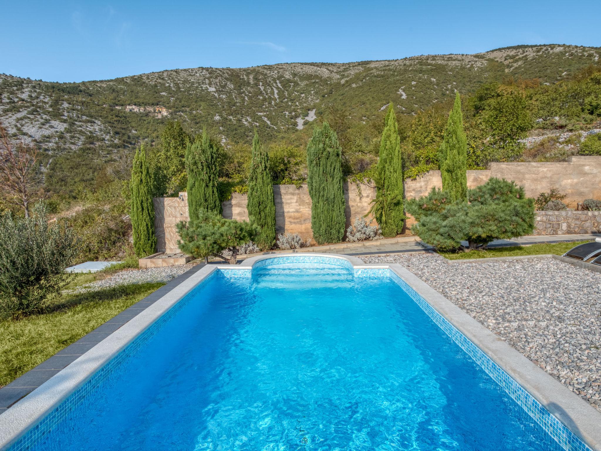 Photo 14 - Maison de 3 chambres à Senj avec piscine privée et vues à la mer