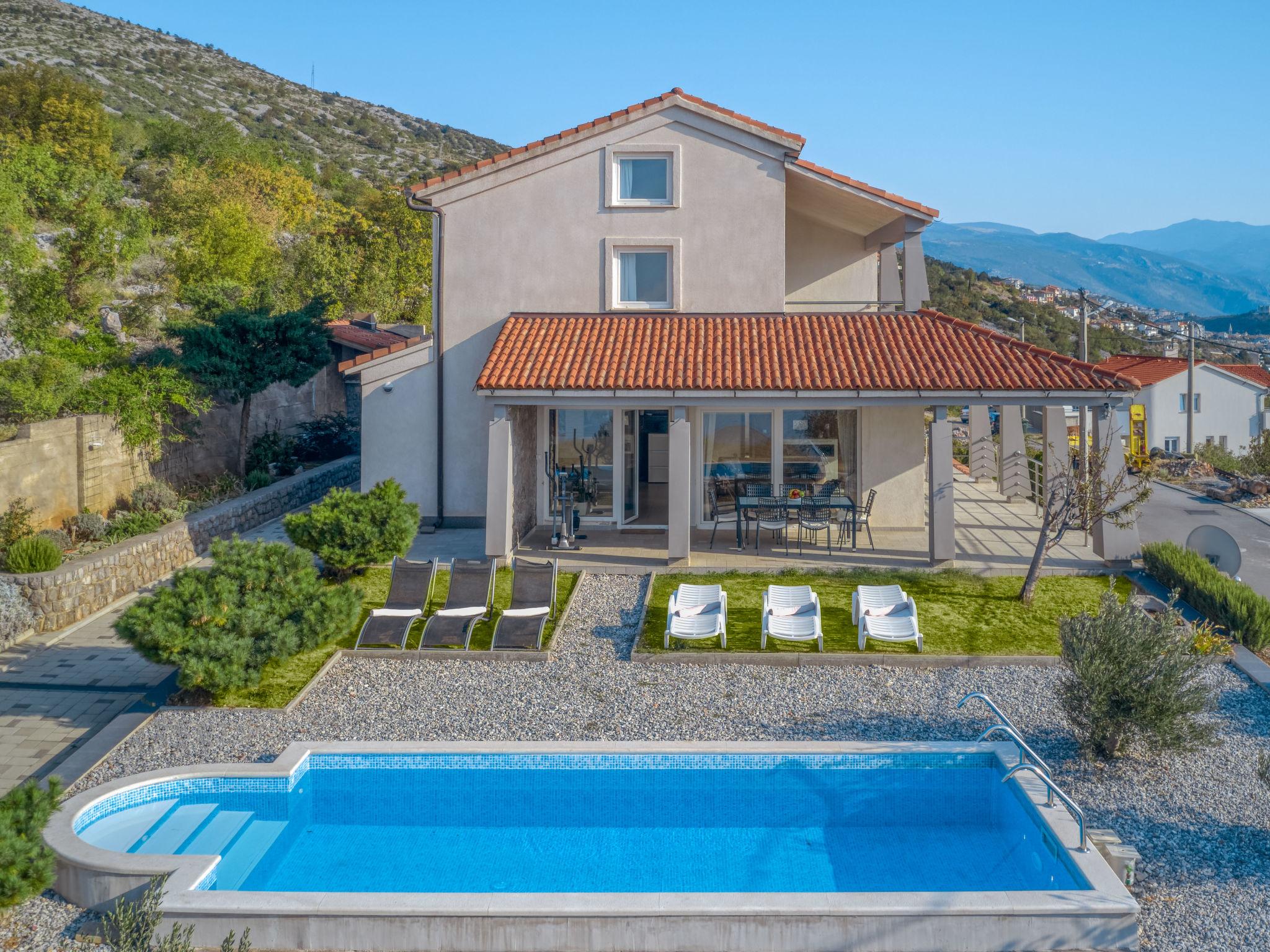 Photo 10 - Maison de 3 chambres à Senj avec piscine privée et vues à la mer