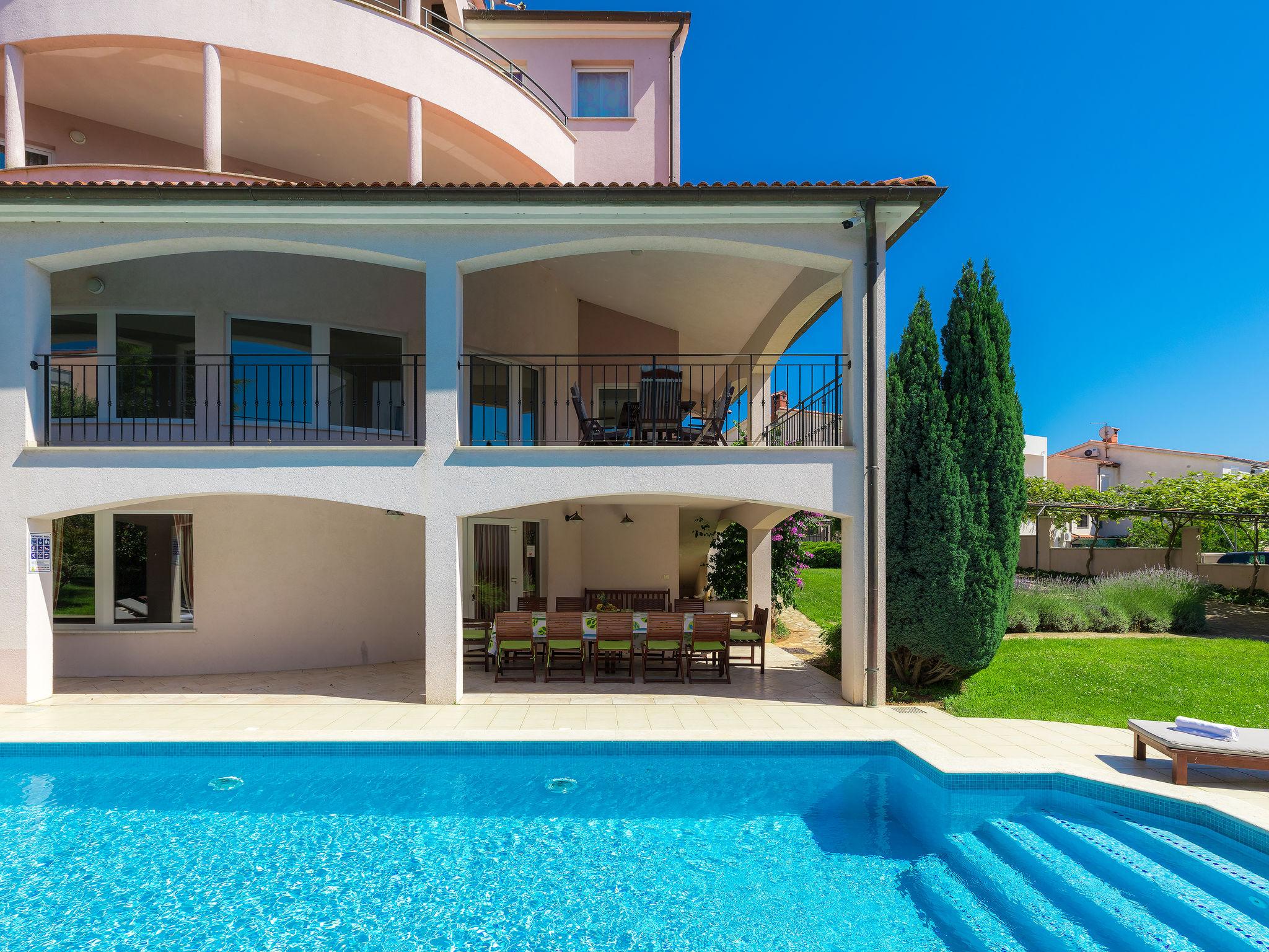 Foto 9 - Haus mit 8 Schlafzimmern in Pula mit privater pool und garten