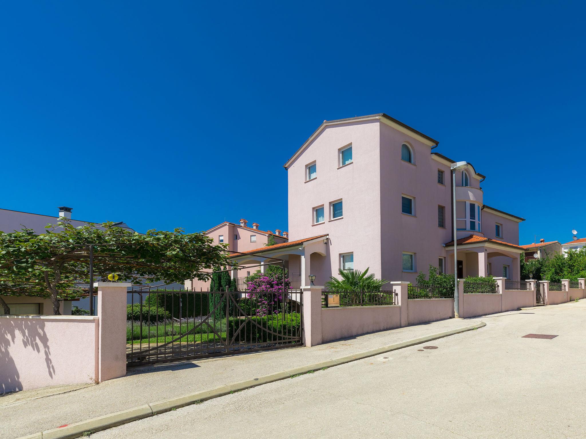 Foto 69 - Casa con 8 camere da letto a Pola con piscina privata e giardino