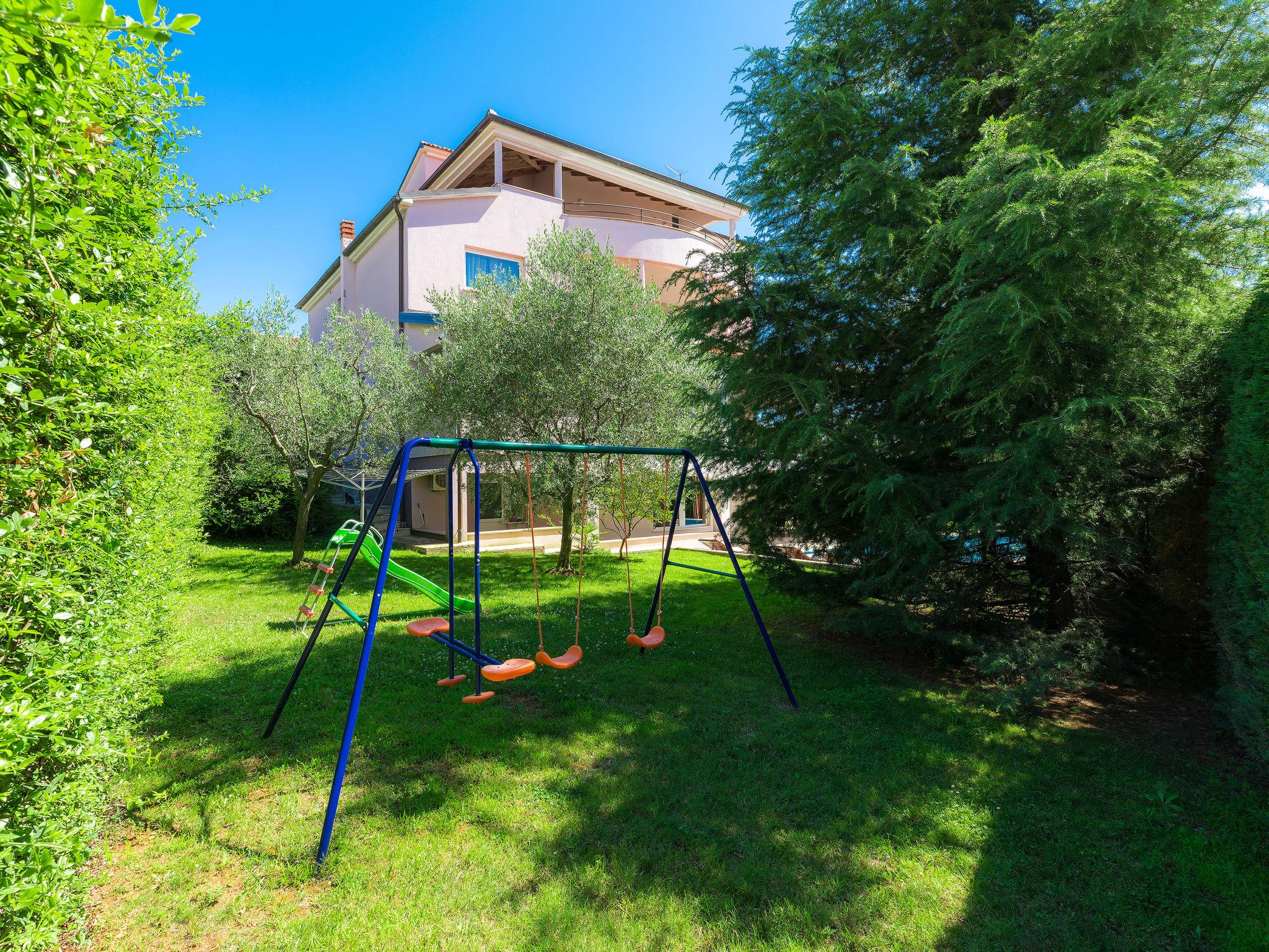 Foto 63 - Casa con 8 camere da letto a Pola con piscina privata e giardino