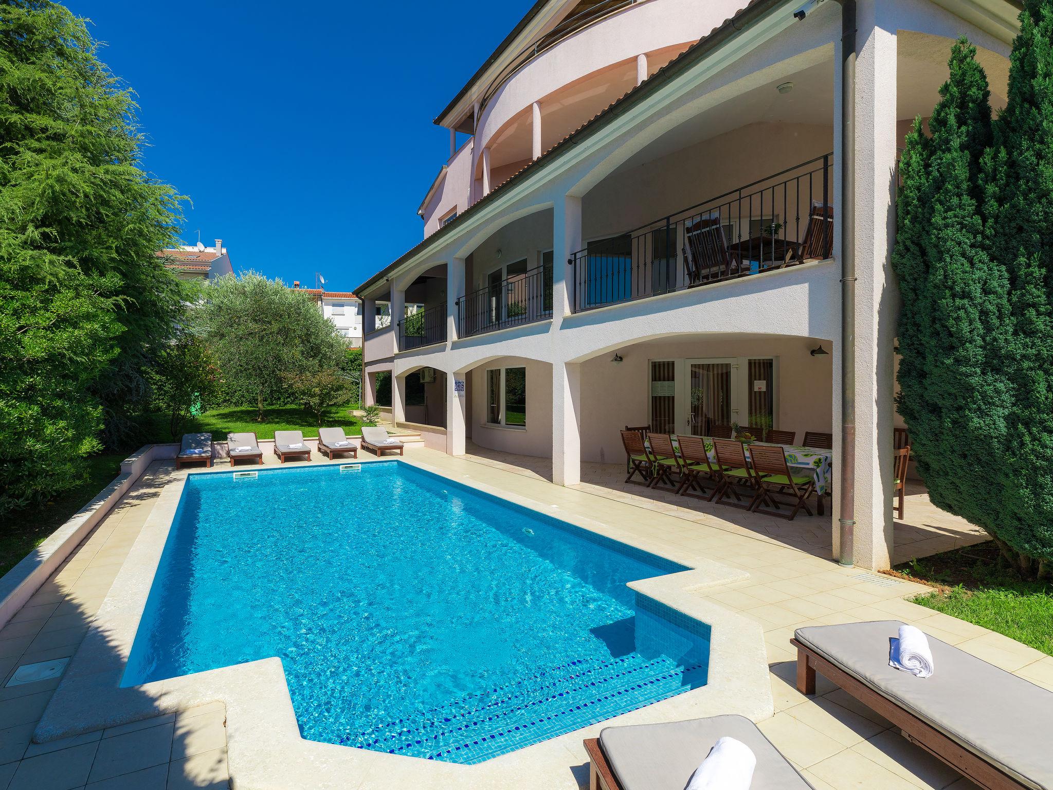 Photo 31 - 8 bedroom House in Pula with private pool and garden