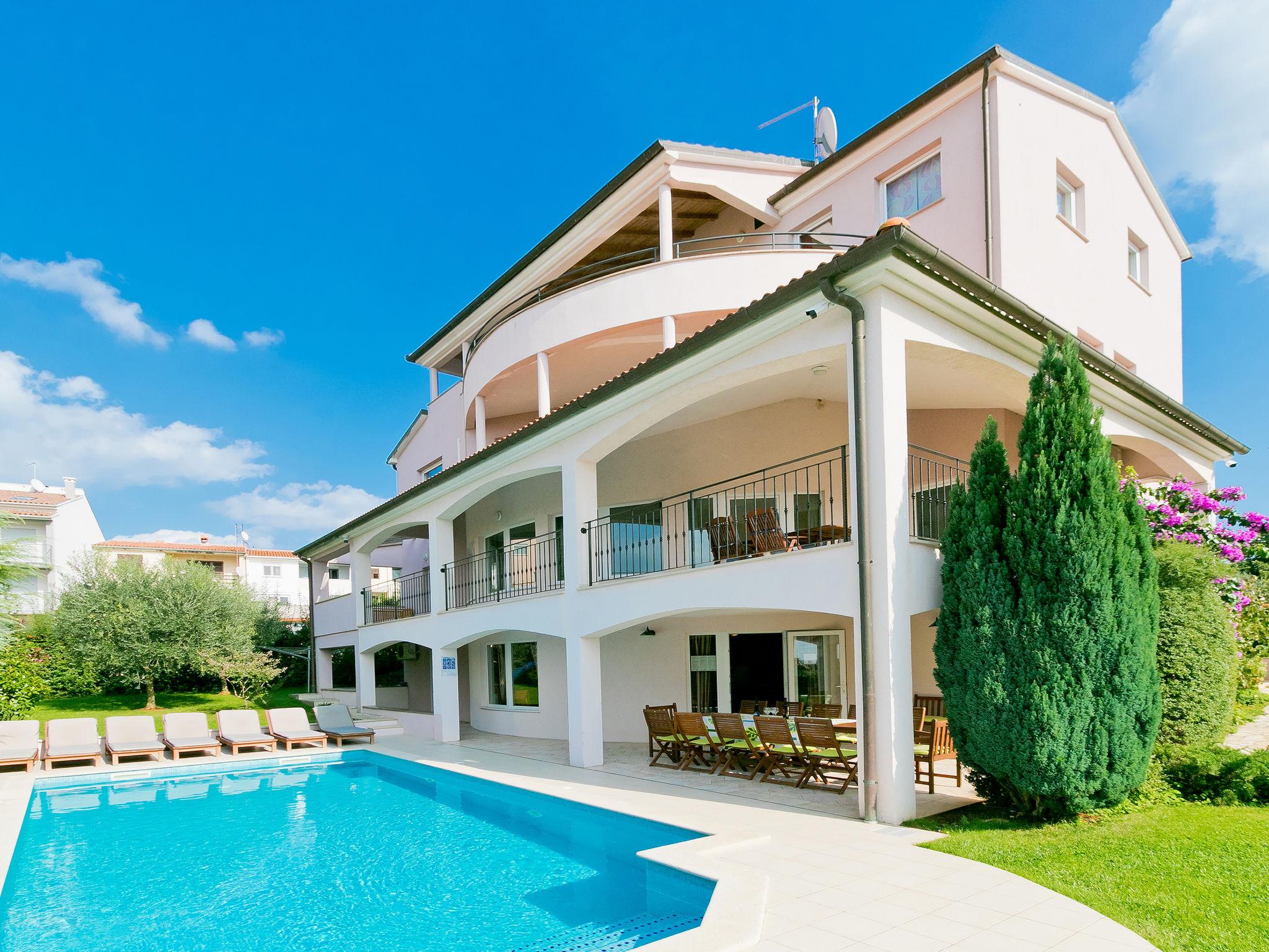 Photo 1 - 8 bedroom House in Pula with private pool and garden