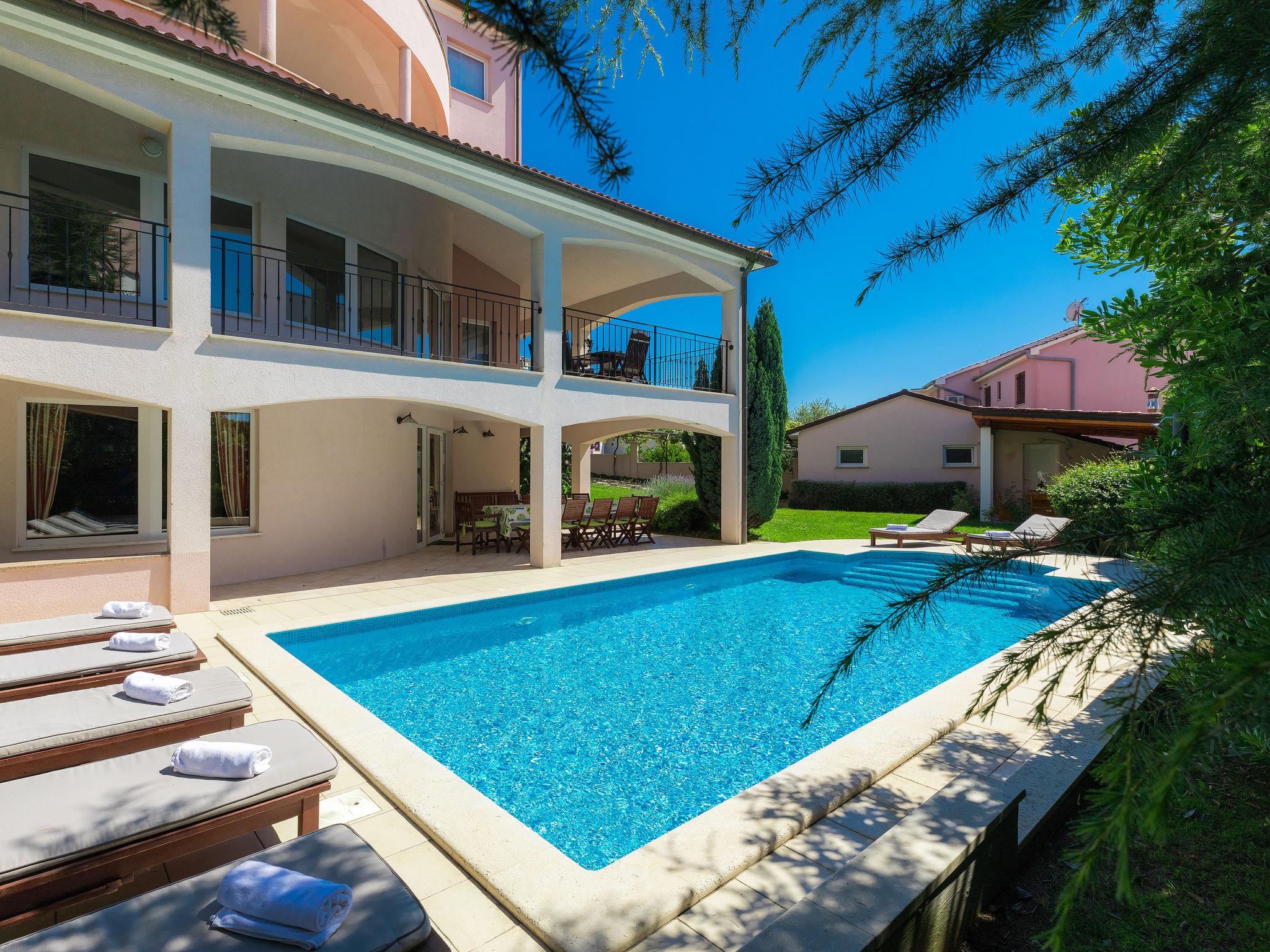 Photo 30 - Maison de 8 chambres à Pula avec piscine privée et jardin