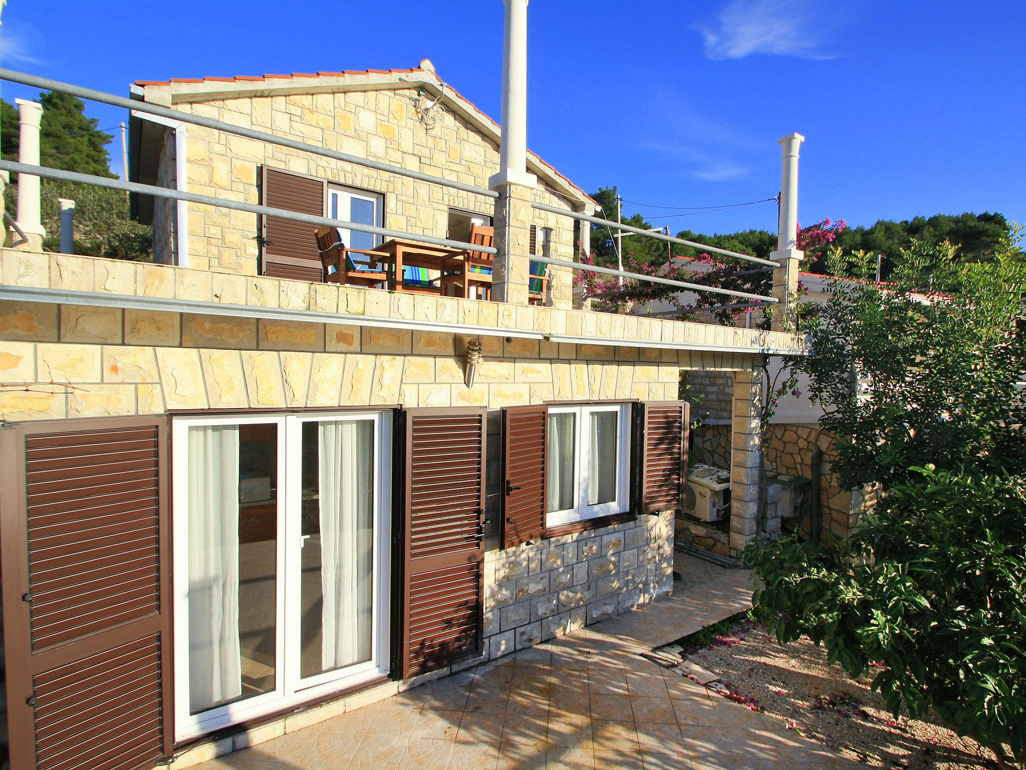 Foto 16 - Casa de 3 habitaciones en Šolta con terraza y vistas al mar