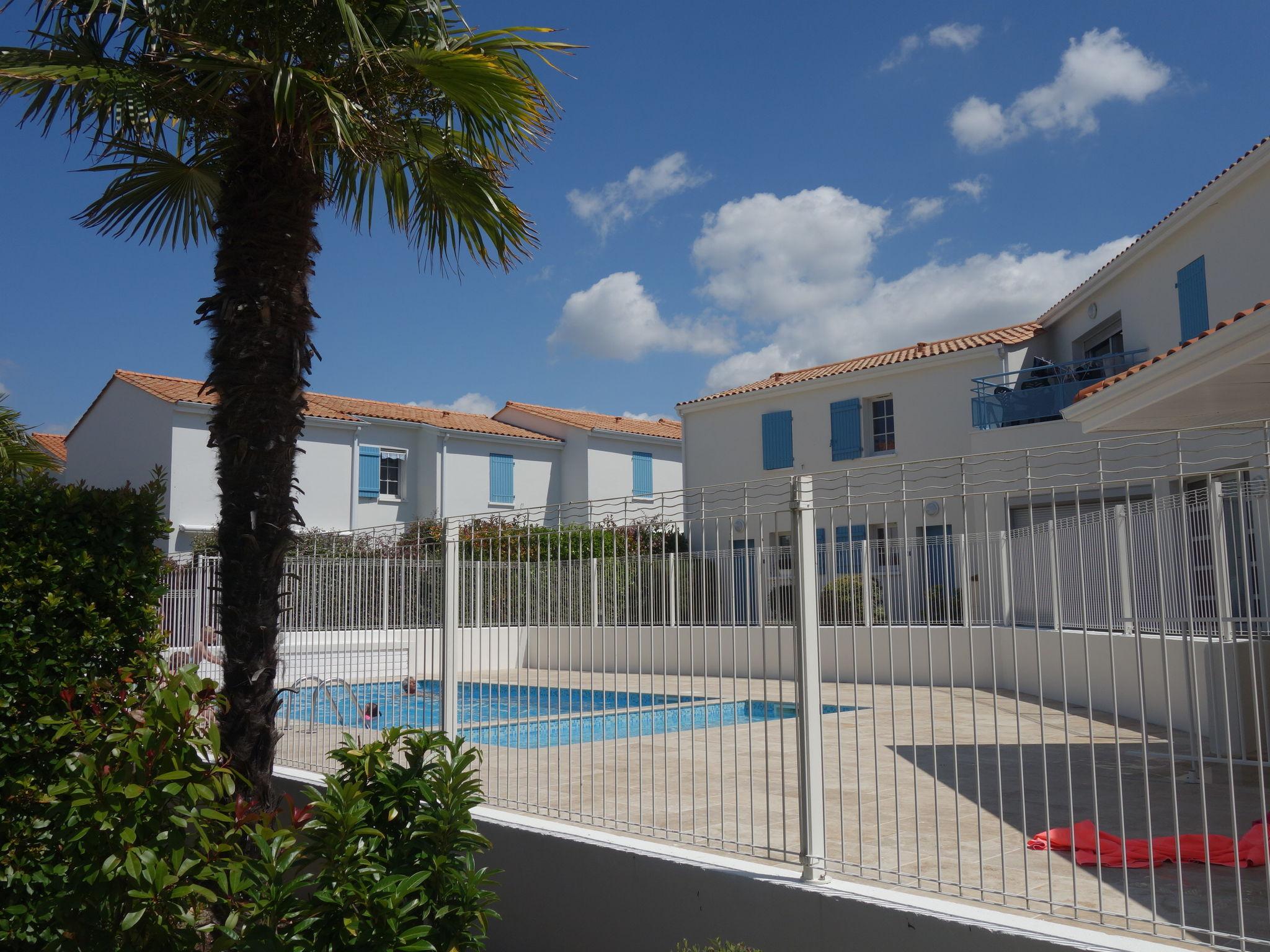 Foto 1 - Casa de 2 quartos em Vaux-sur-Mer com piscina e terraço