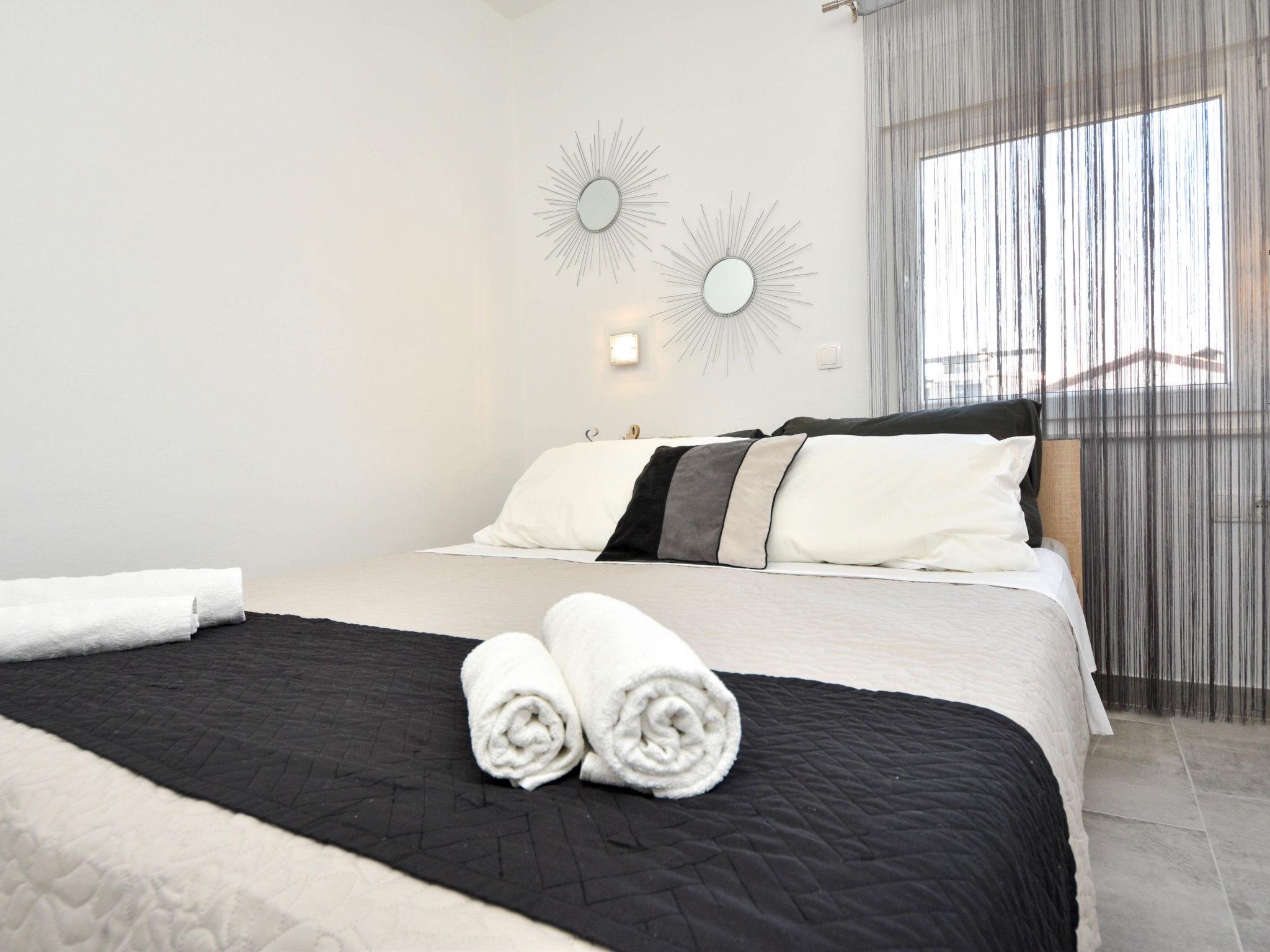 Foto 9 - Appartamento con 2 camere da letto a Vir con vista mare