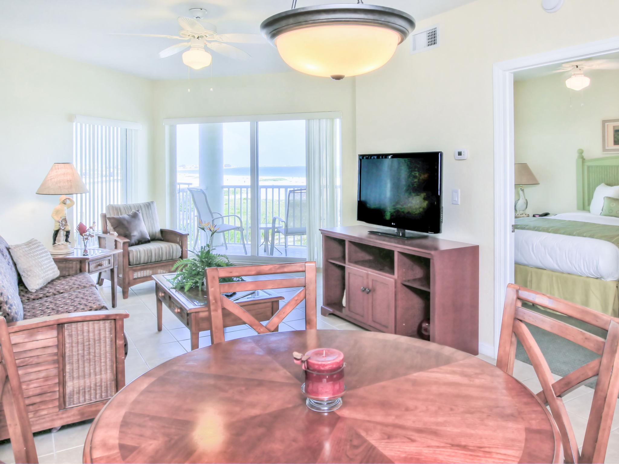 Photo 7 - 2 bedroom Apartment in Treasure Island with swimming pool and hot tub