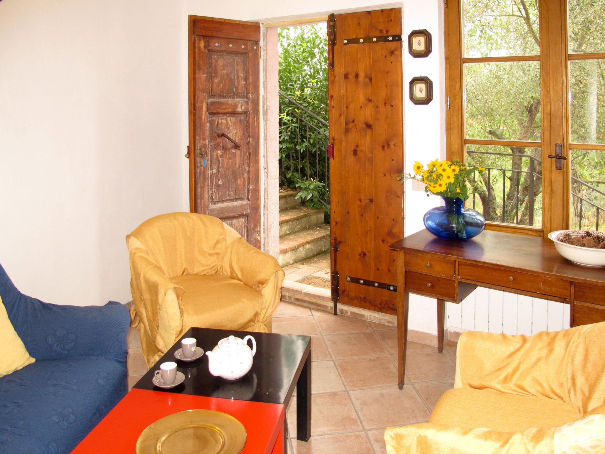 Photo 12 - 2 bedroom Apartment in San Gimignano with swimming pool and garden