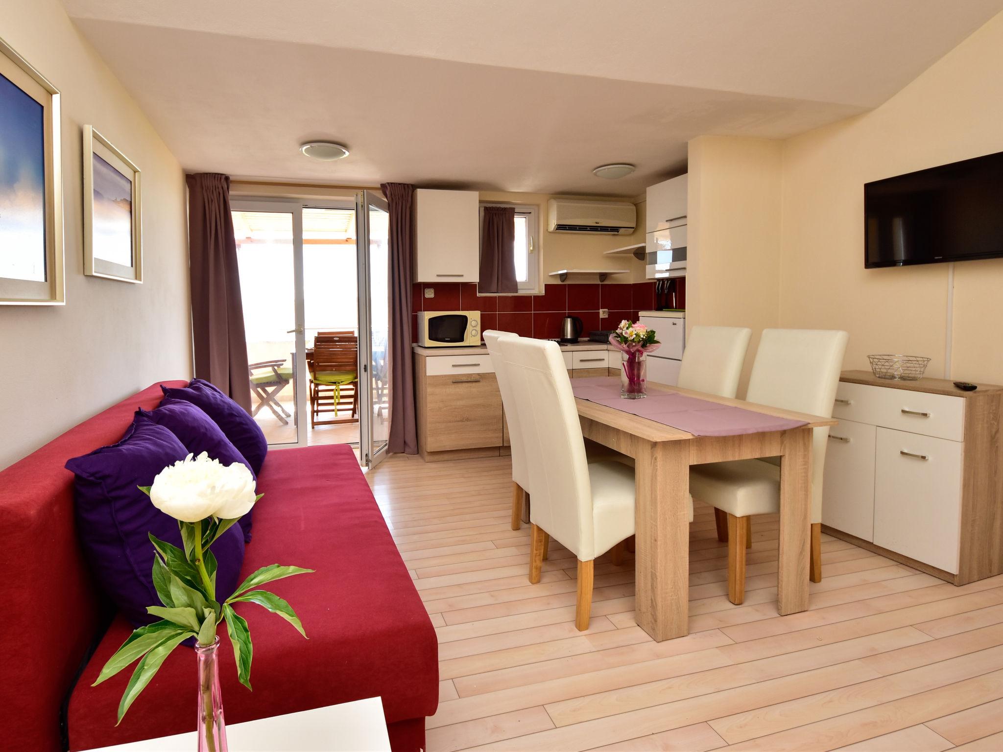 Photo 4 - 2 bedroom Apartment in Pag with swimming pool and sea view