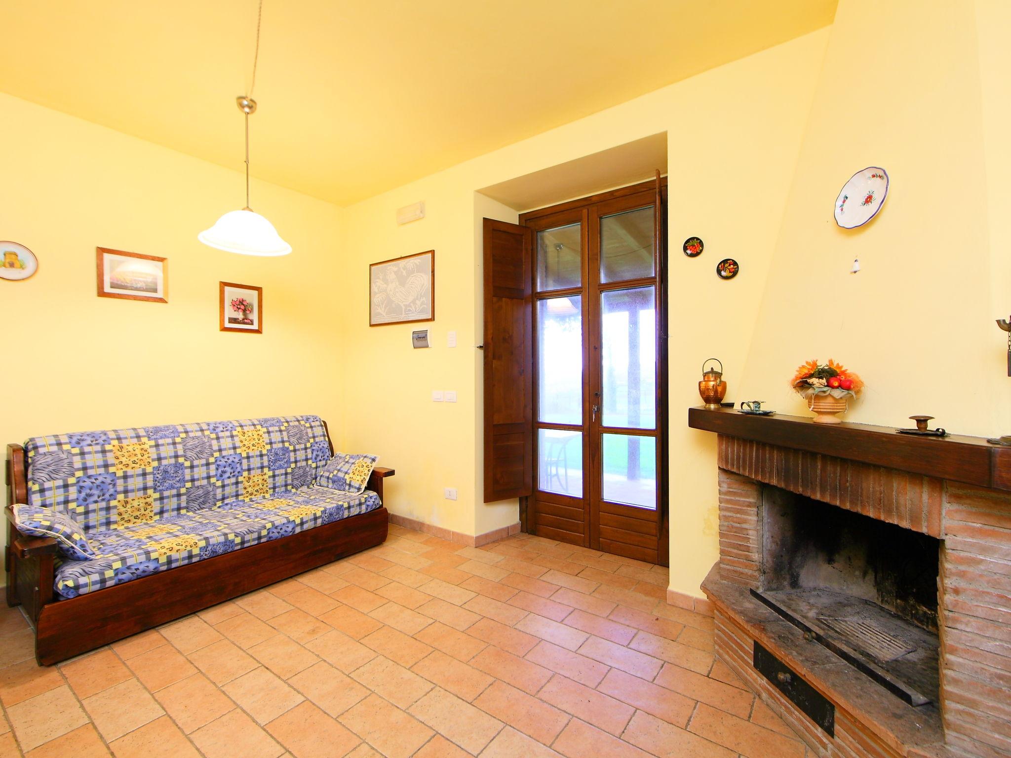 Photo 9 - 2 bedroom Apartment in Acquapendente with swimming pool and garden