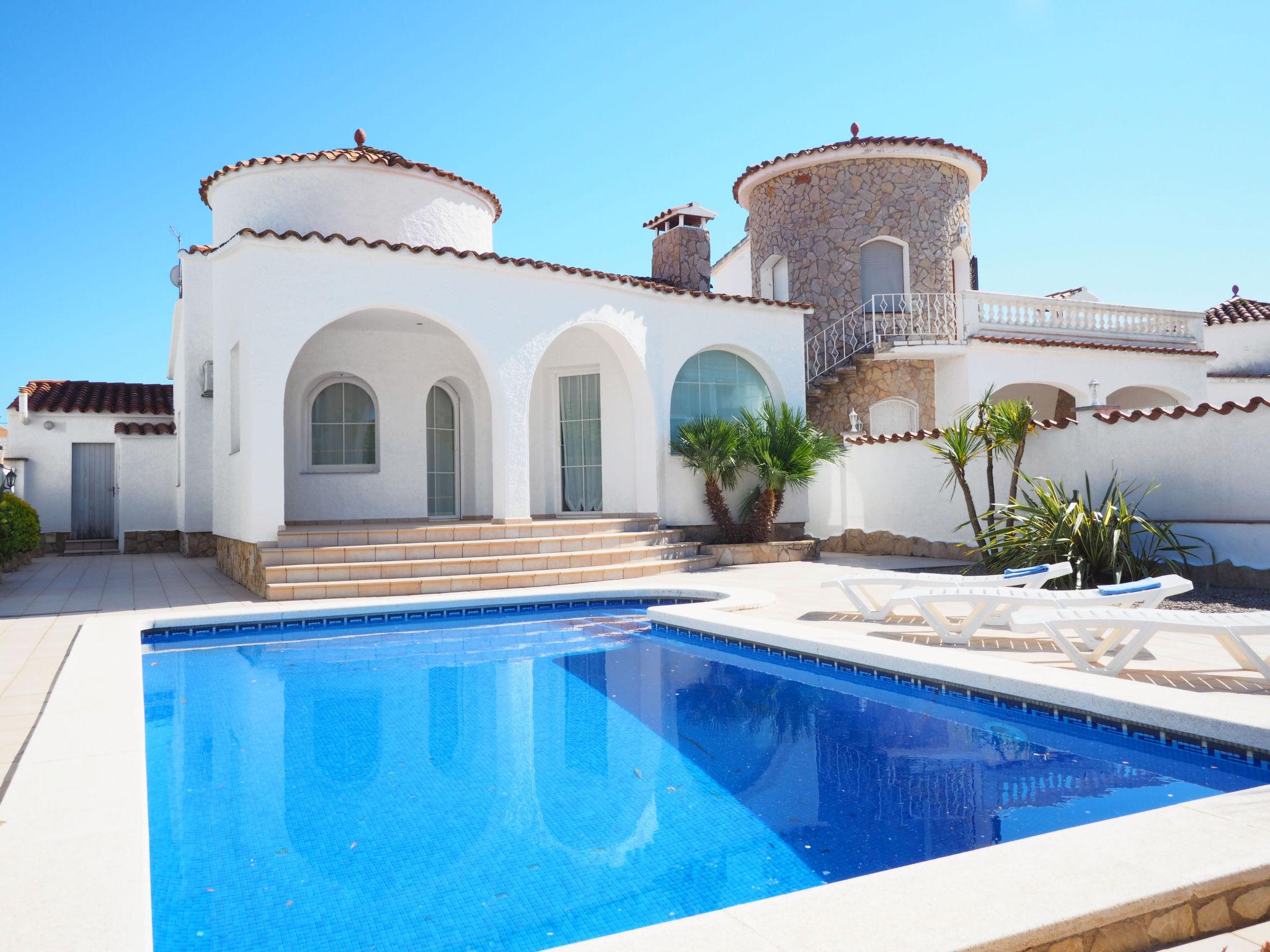 Photo 22 - Maison de 3 chambres à Castelló d'Empúries avec piscine privée et jardin