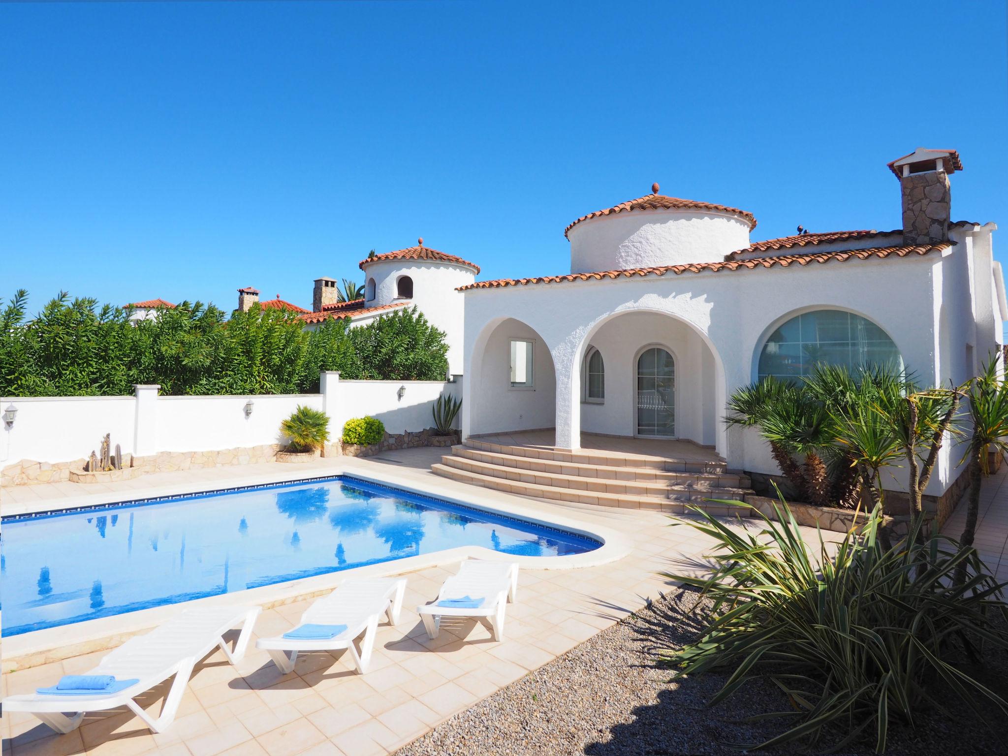 Foto 5 - Casa de 3 quartos em Castelló d'Empúries com piscina privada e vistas do mar