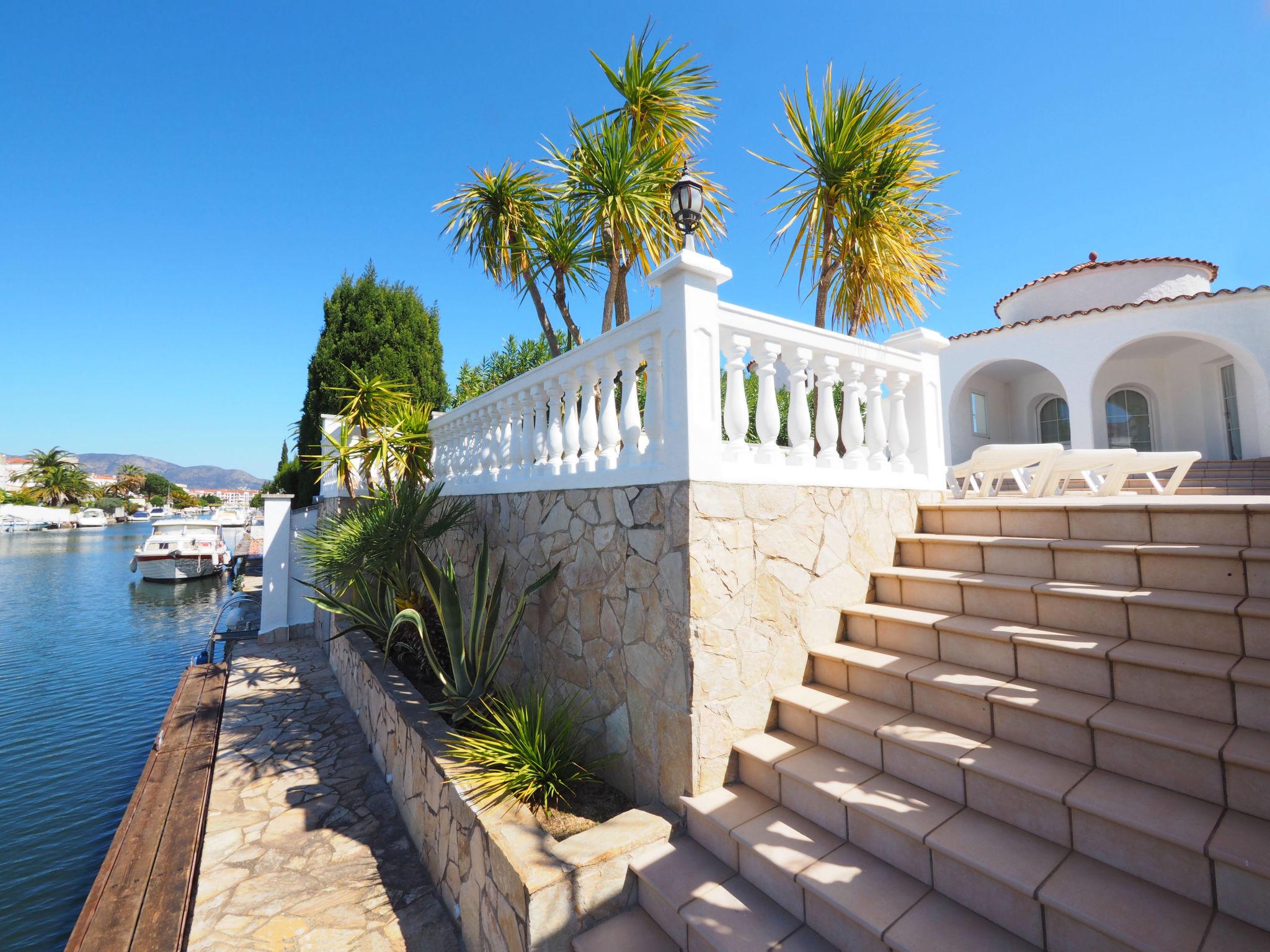 Foto 26 - Casa de 3 quartos em Castelló d'Empúries com piscina privada e jardim