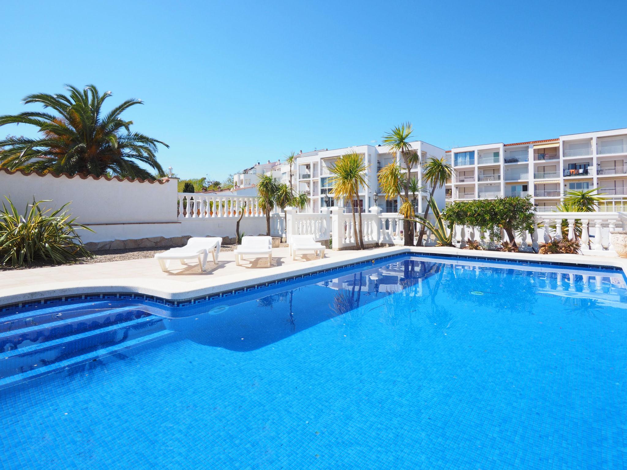 Photo 24 - Maison de 3 chambres à Castelló d'Empúries avec piscine privée et vues à la mer