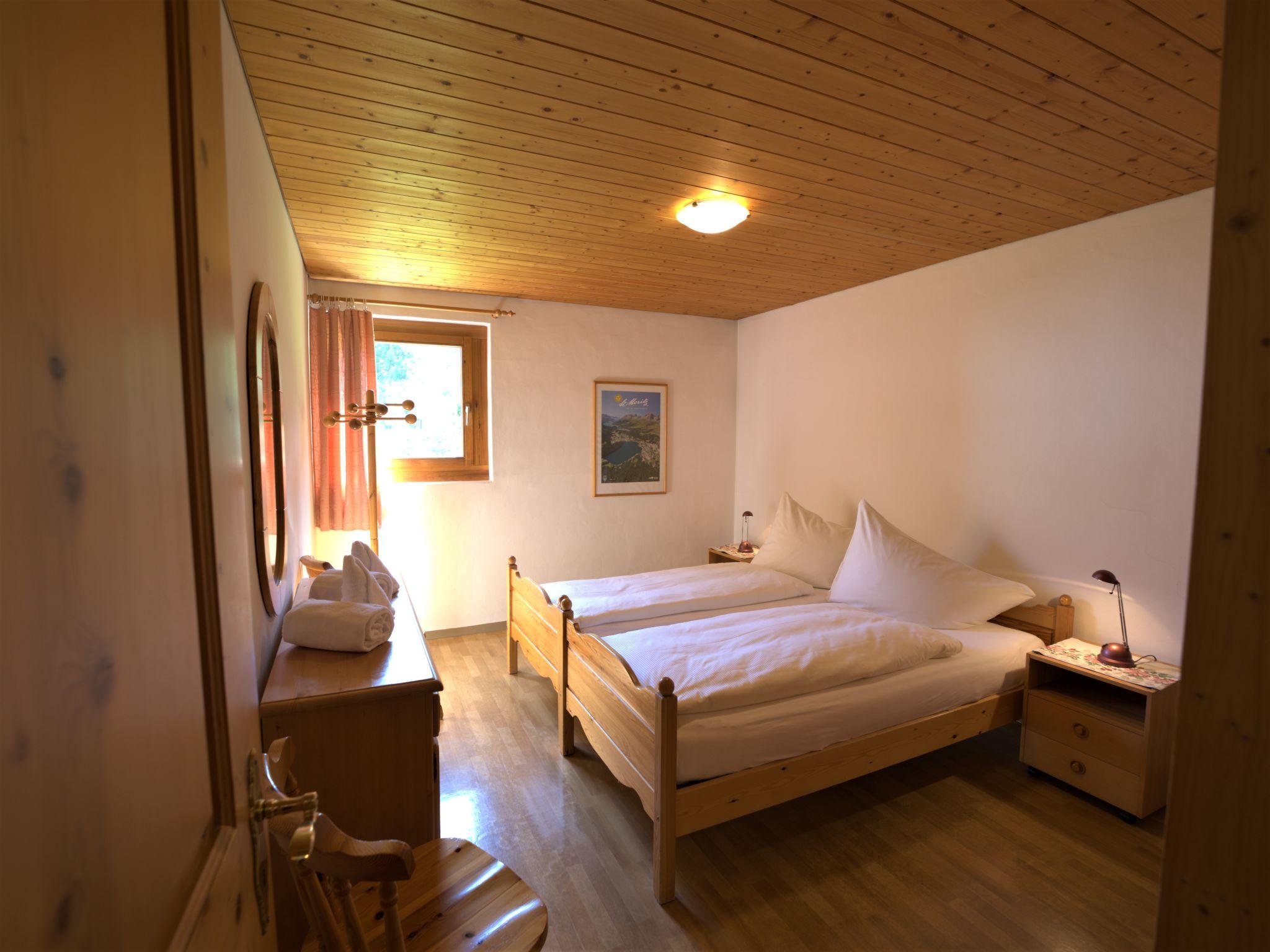 Foto 4 - Appartamento con 1 camera da letto a Sankt Moritz con giardino e vista sulle montagne