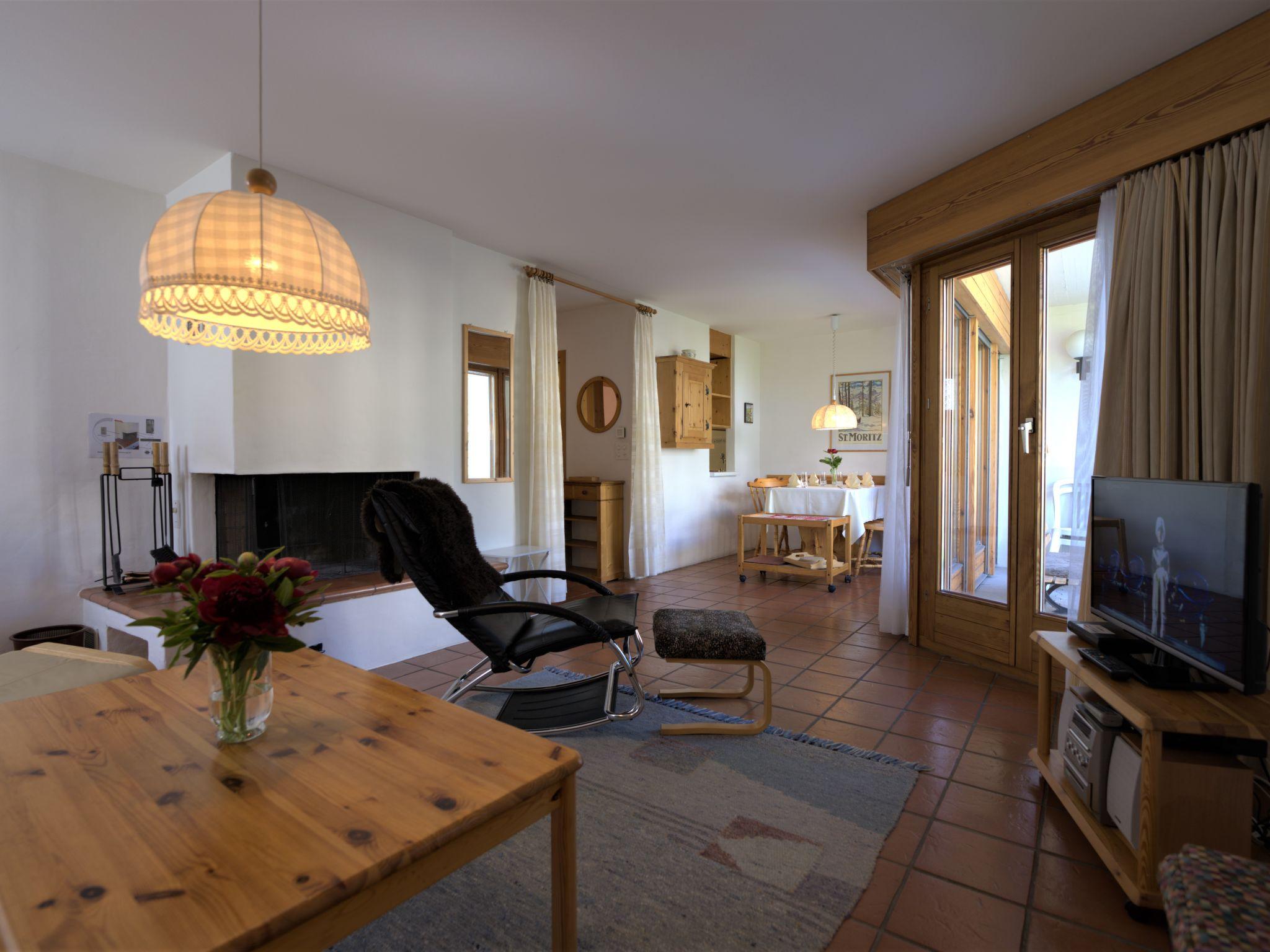 Foto 8 - Appartamento con 1 camera da letto a Sankt Moritz con giardino e vista sulle montagne