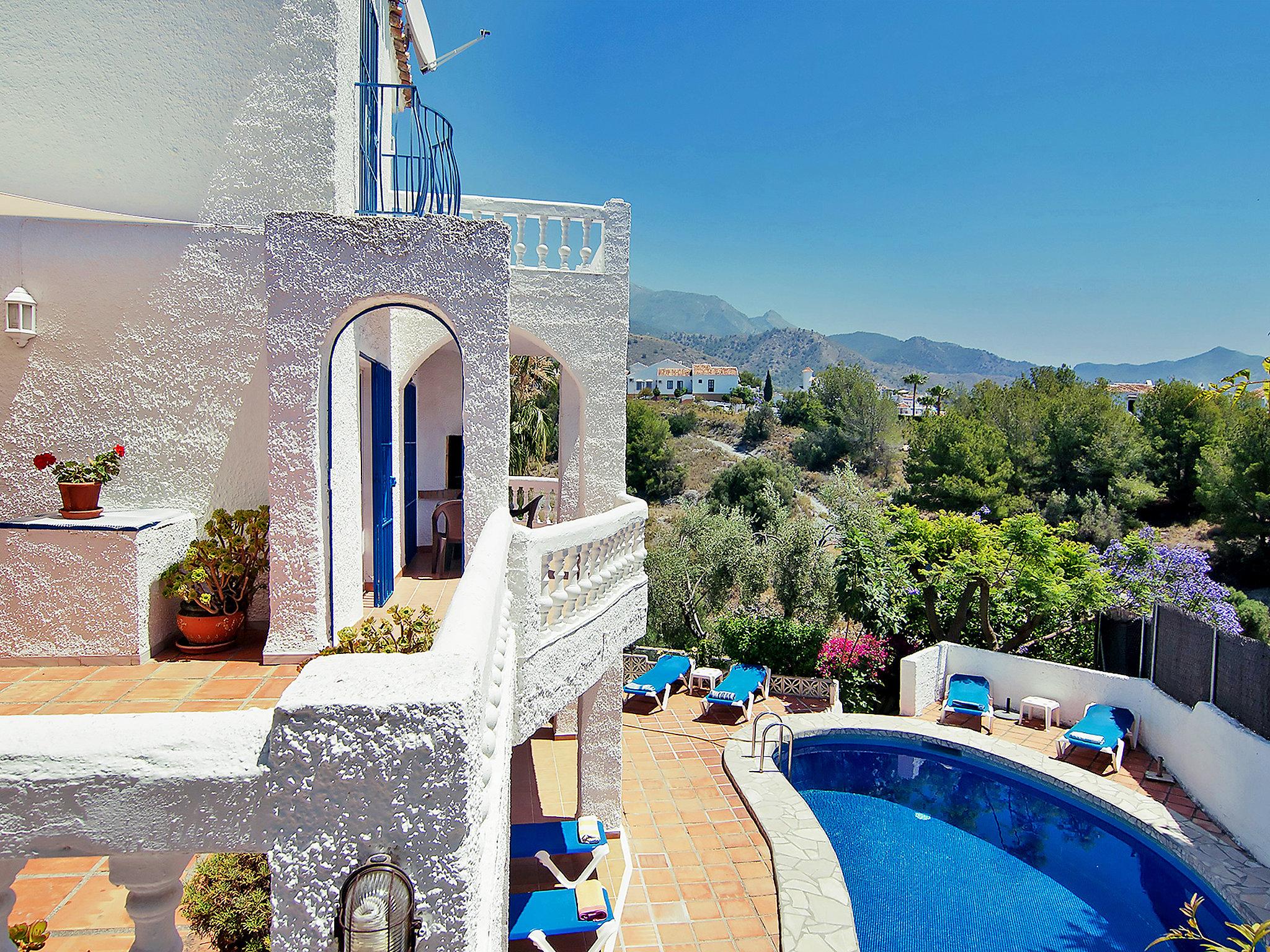 Photo 1 - Maison de 5 chambres à Nerja avec piscine privée et vues à la mer