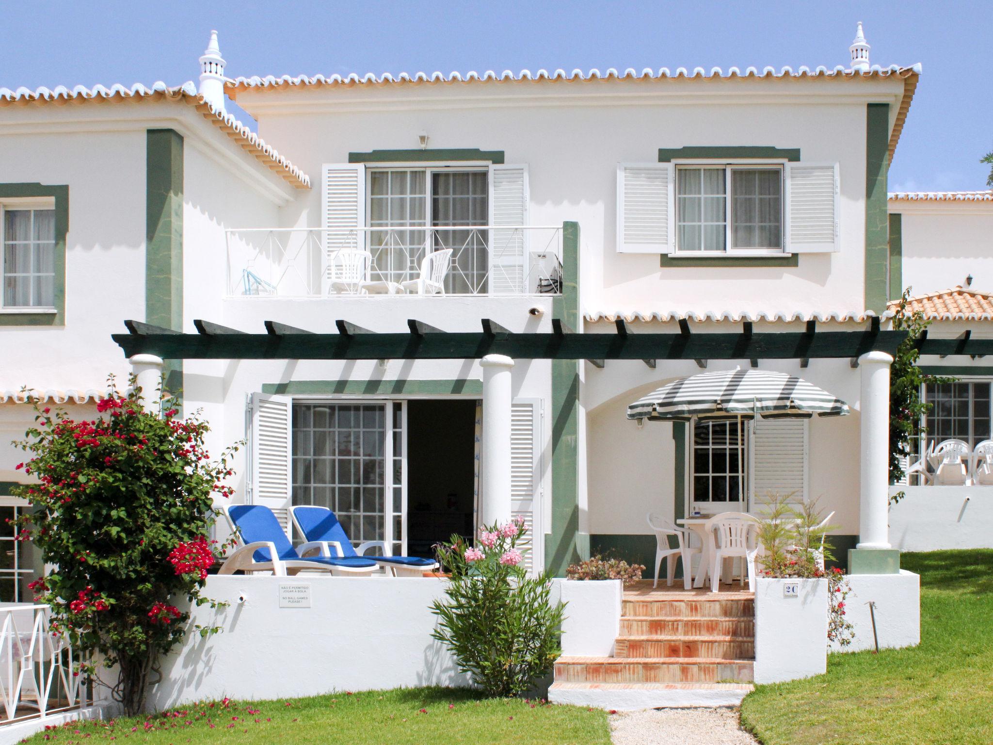 Photo 3 - 2 bedroom House in Lagoa with swimming pool and garden