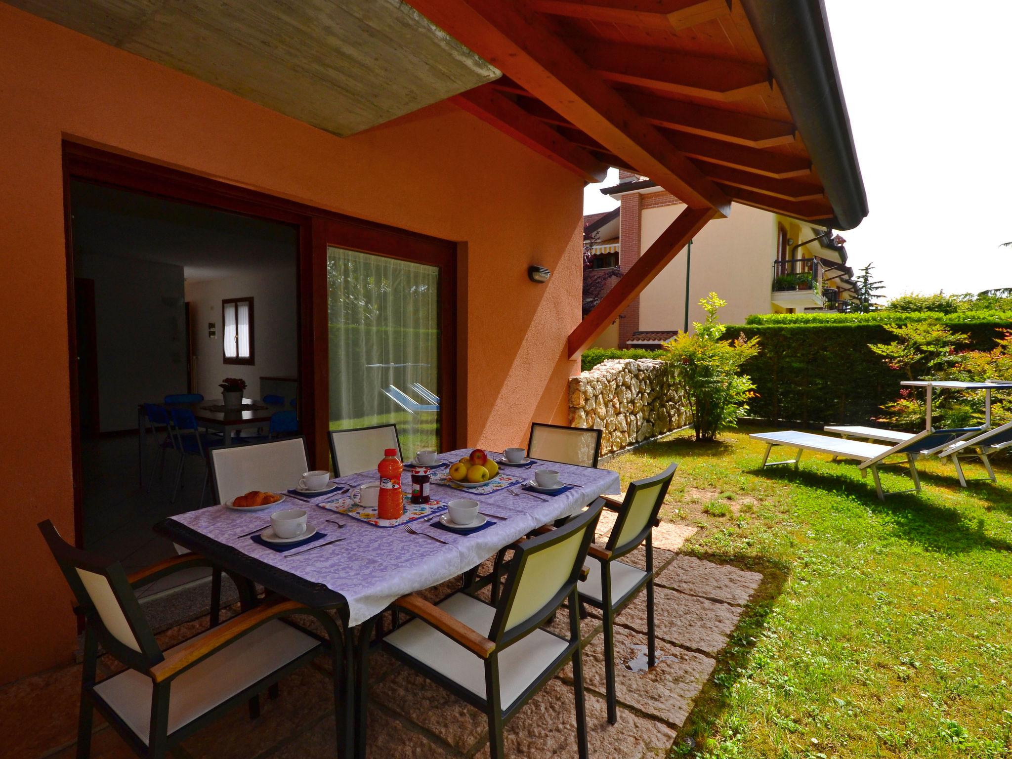 Photo 3 - Maison de 3 chambres à Lignano Sabbiadoro avec piscine et jardin