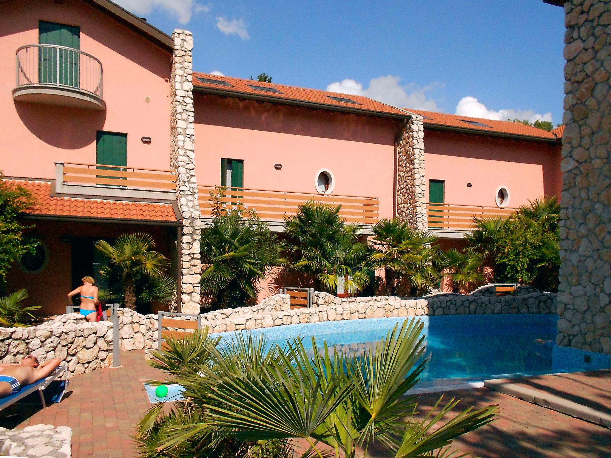 Foto 1 - Haus mit 3 Schlafzimmern in Lignano Sabbiadoro mit schwimmbad und blick aufs meer