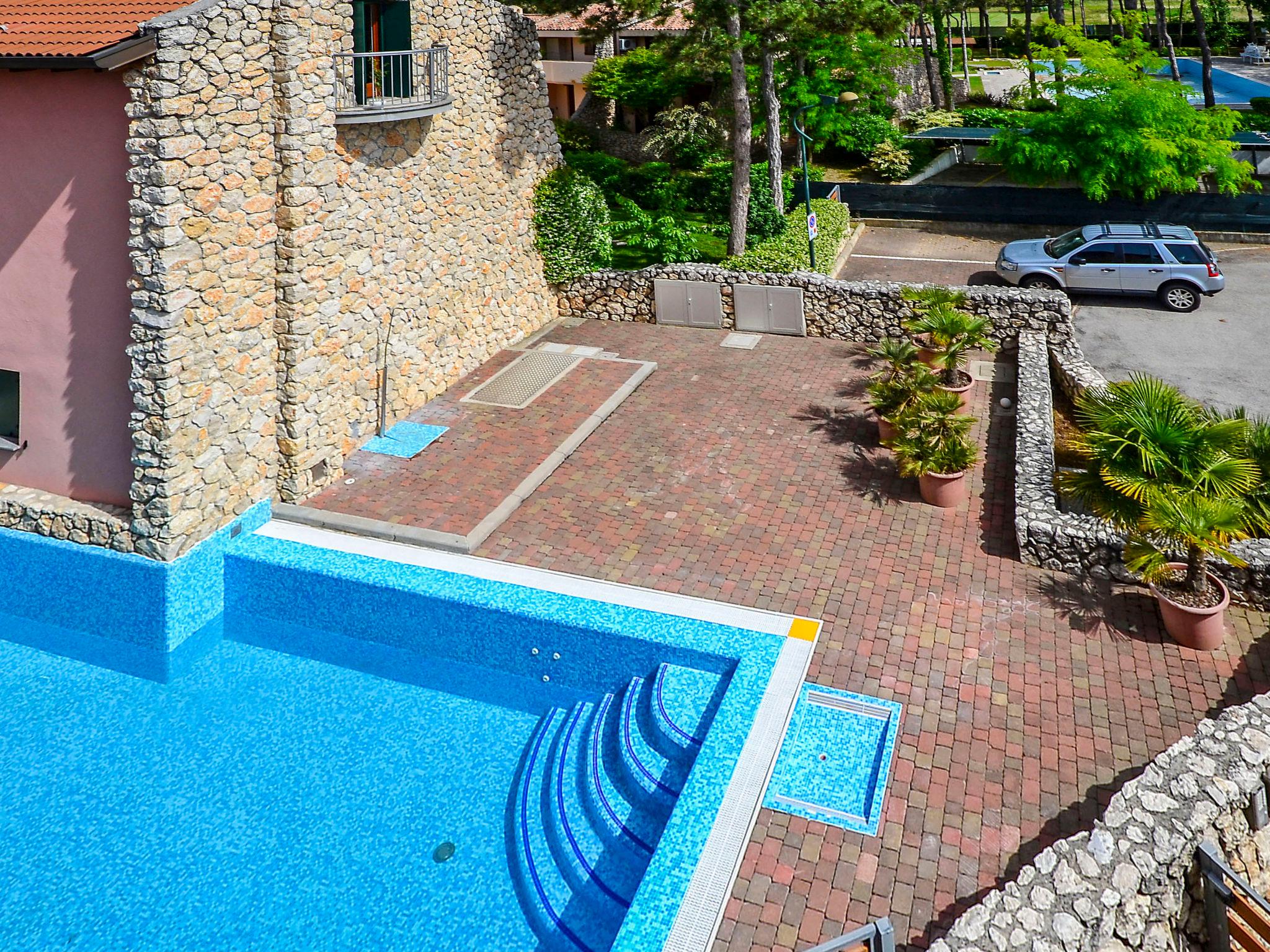 Photo 16 - Maison de 3 chambres à Lignano Sabbiadoro avec piscine et vues à la mer