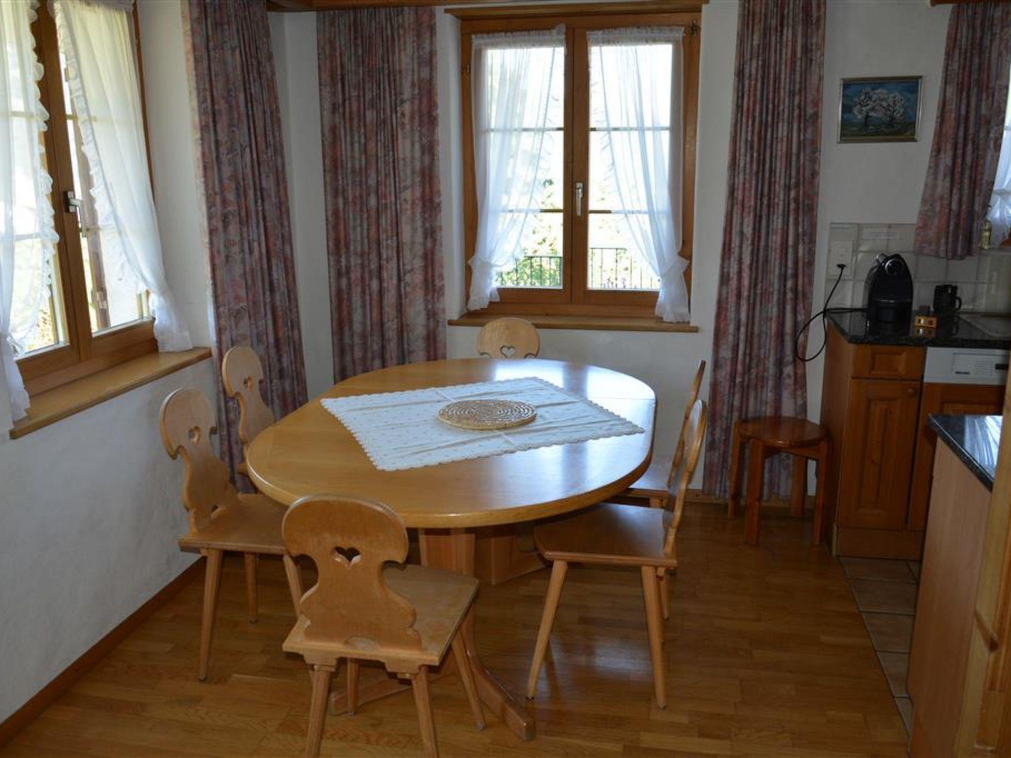 Photo 10 - 4 bedroom Apartment in Saanen with hot tub