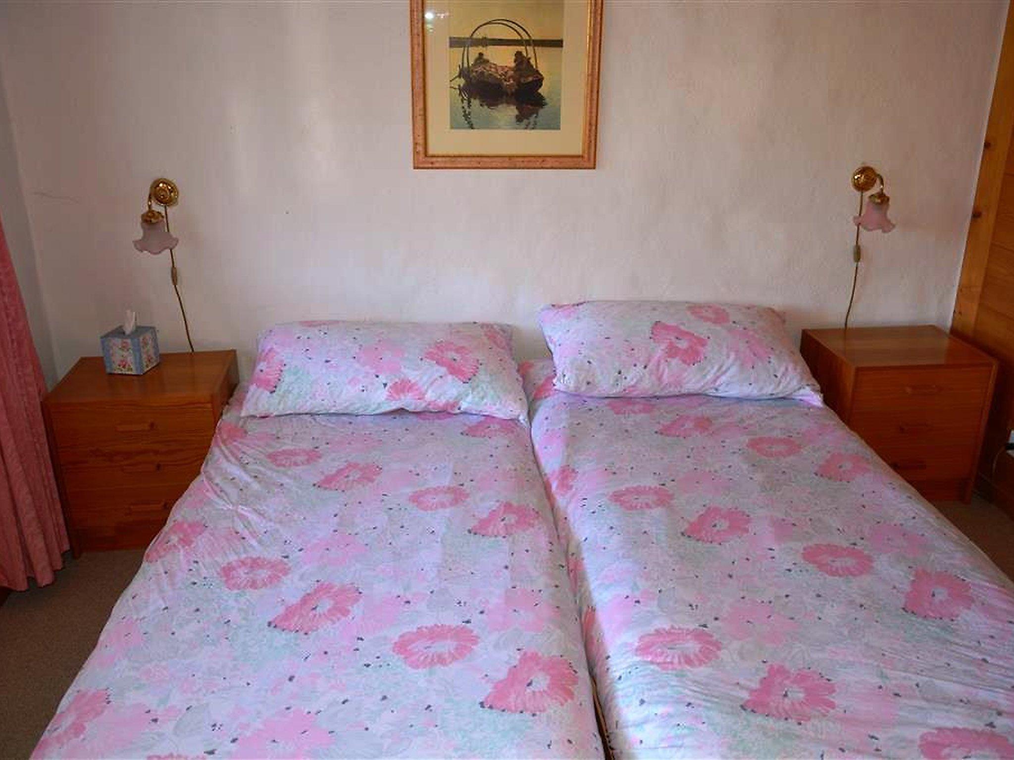 Foto 13 - Appartamento con 4 camere da letto a Saanen con vasca idromassaggio