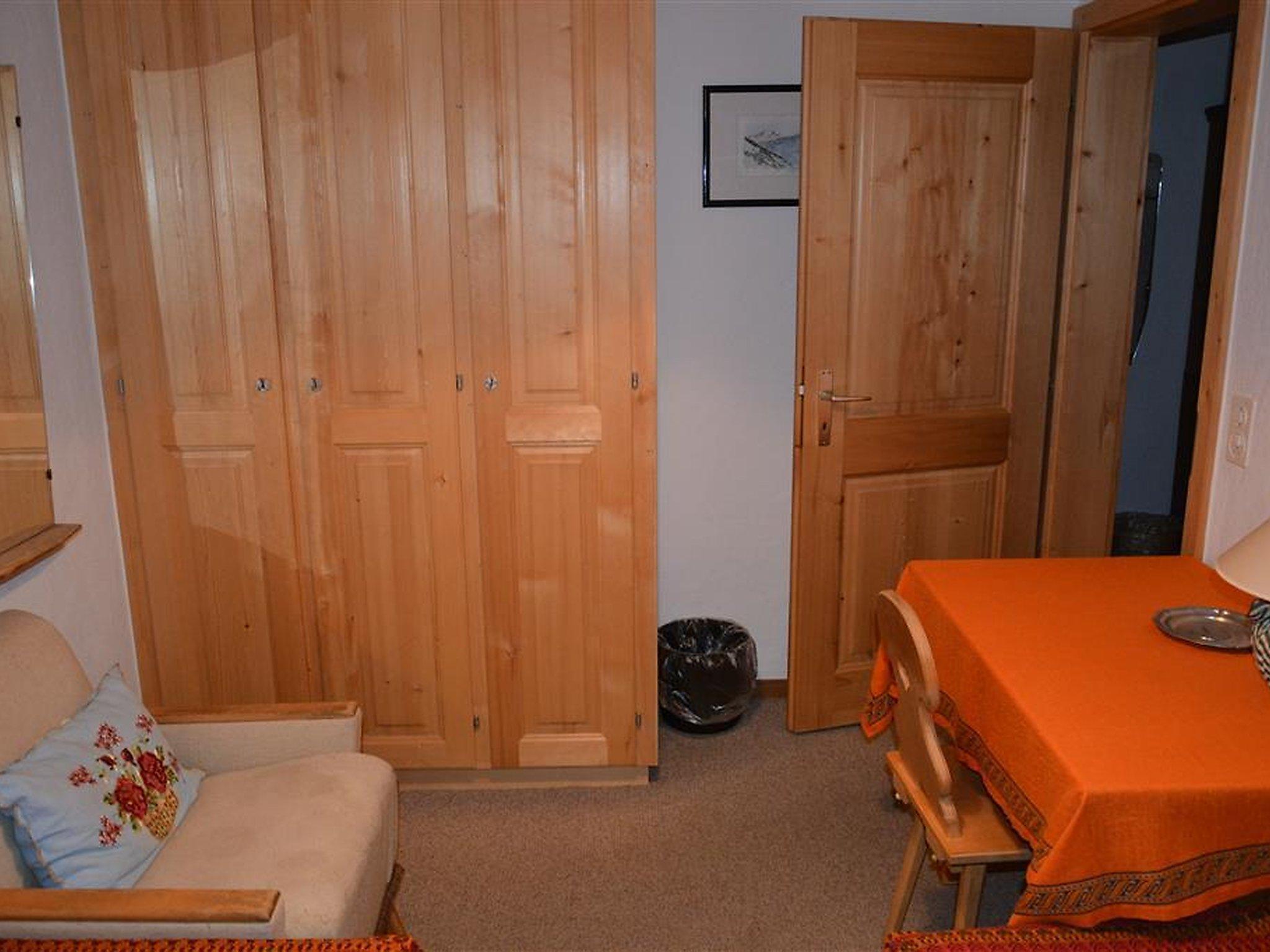 Photo 21 - 4 bedroom Apartment in Saanen with hot tub