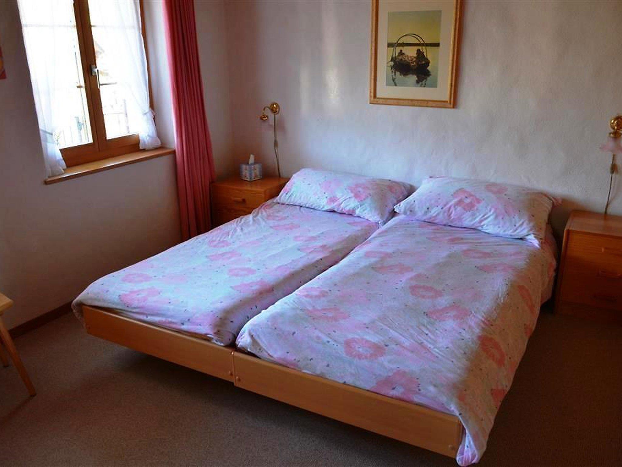 Foto 12 - Appartamento con 4 camere da letto a Saanen con vasca idromassaggio