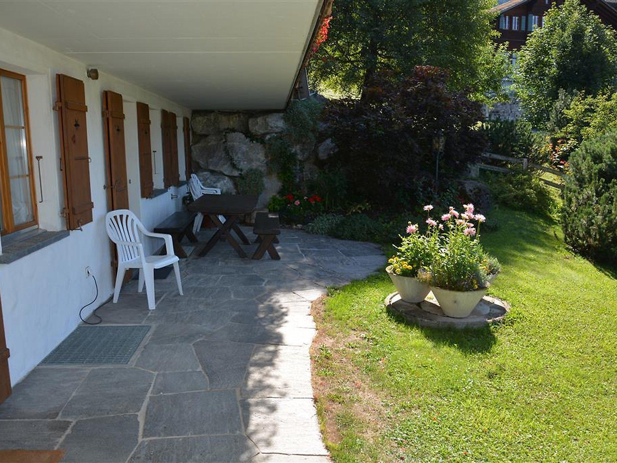 Photo 4 - 4 bedroom Apartment in Saanen with hot tub