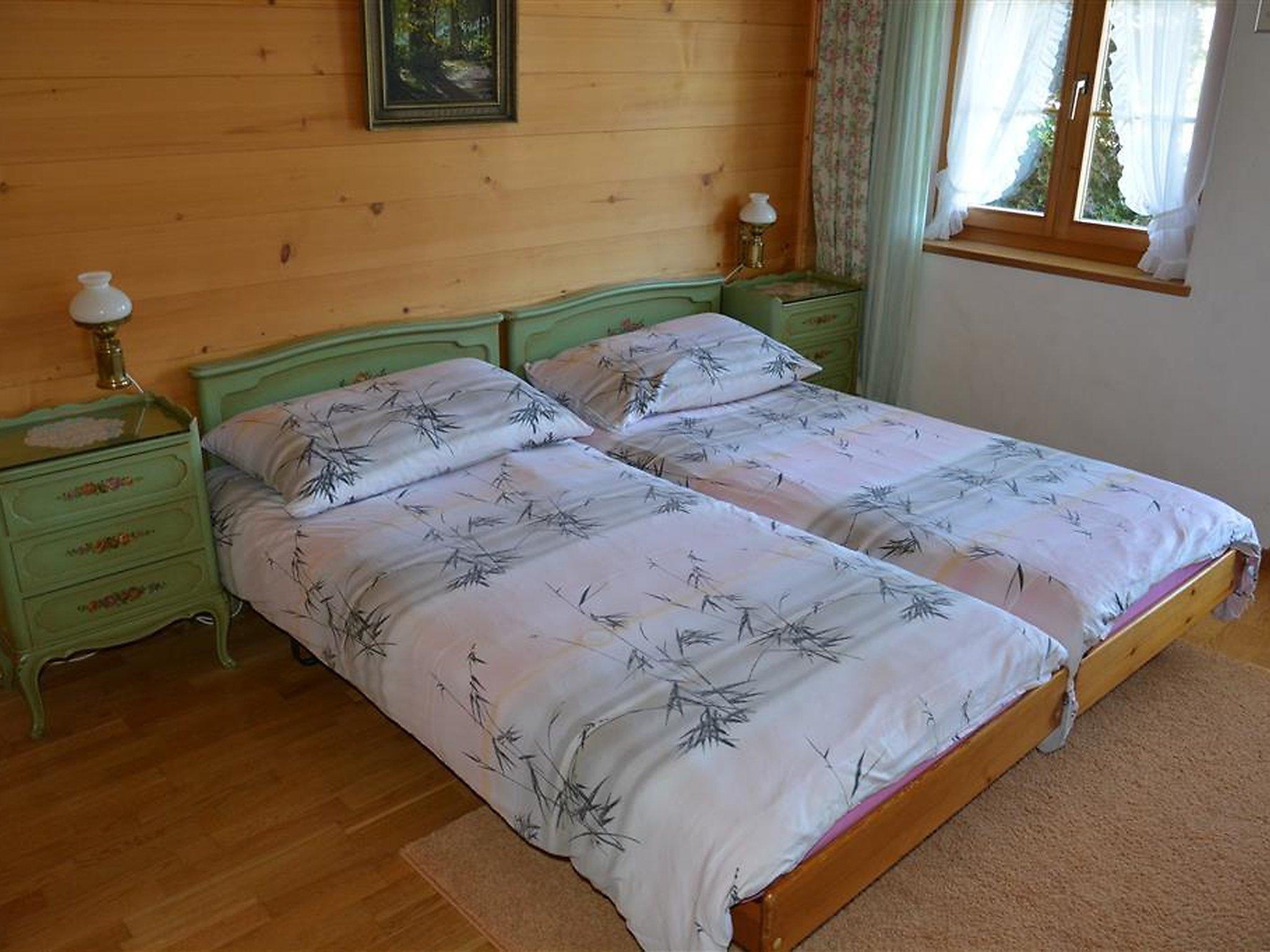 Foto 18 - Appartamento con 4 camere da letto a Saanen con vasca idromassaggio