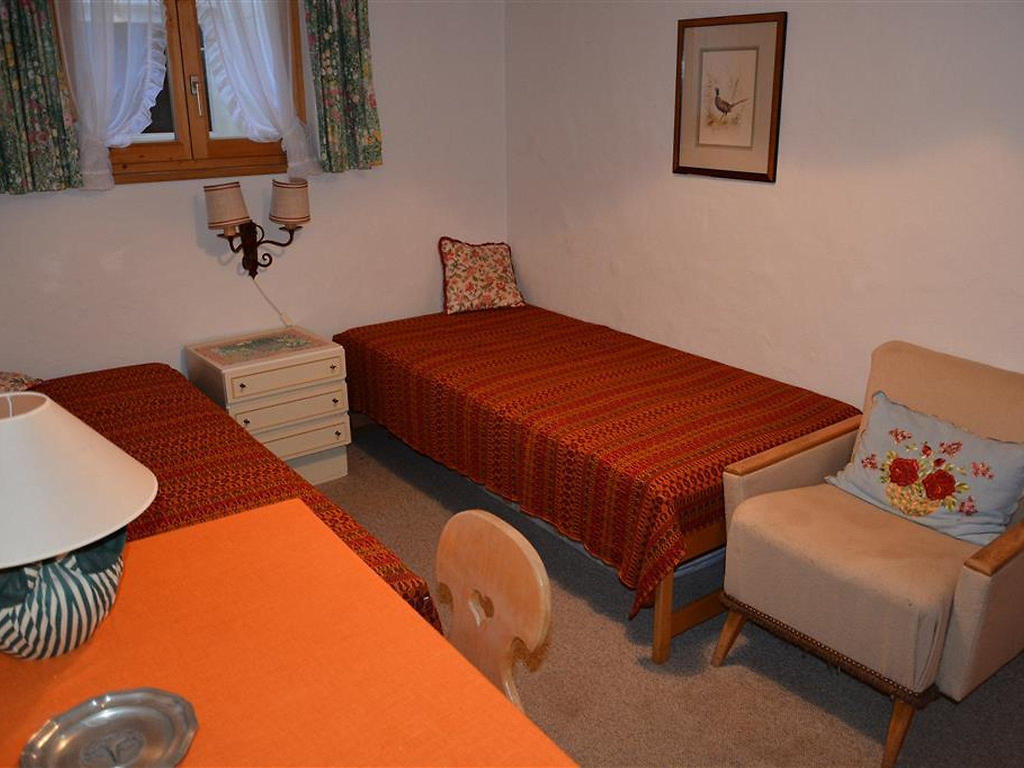 Foto 20 - Appartamento con 4 camere da letto a Saanen con vasca idromassaggio