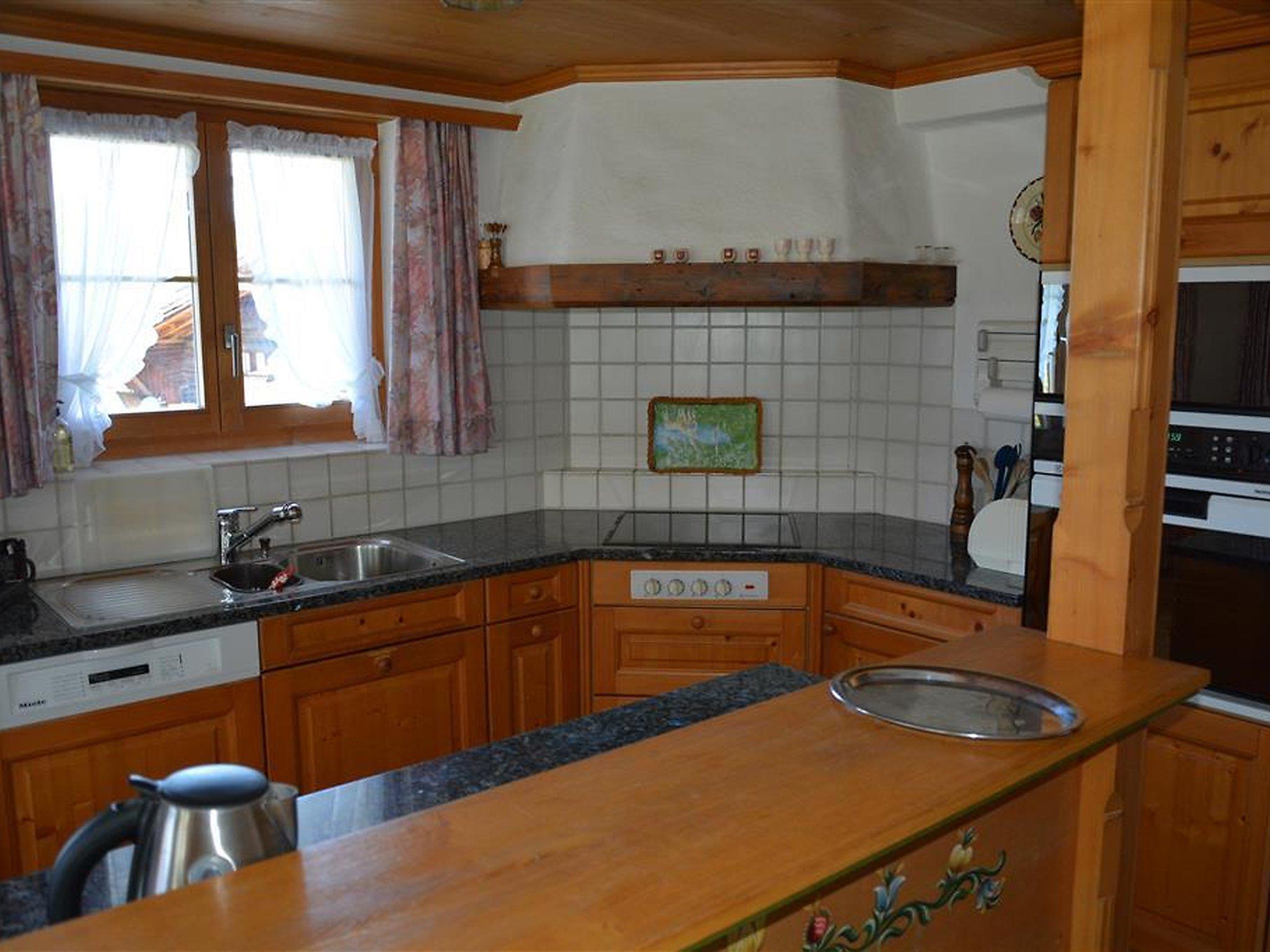 Photo 23 - 4 bedroom Apartment in Saanen with hot tub