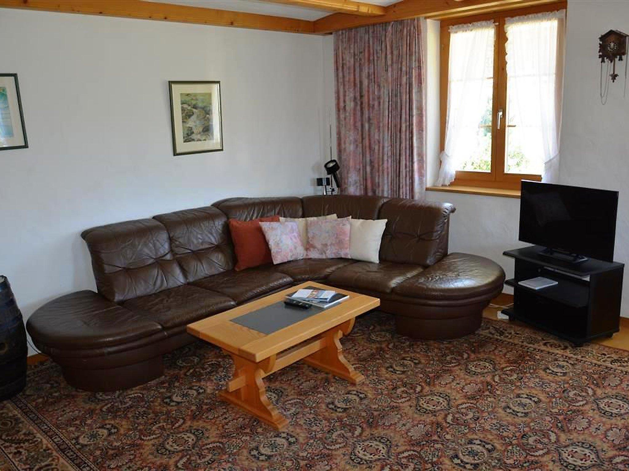 Photo 9 - 4 bedroom Apartment in Saanen with hot tub