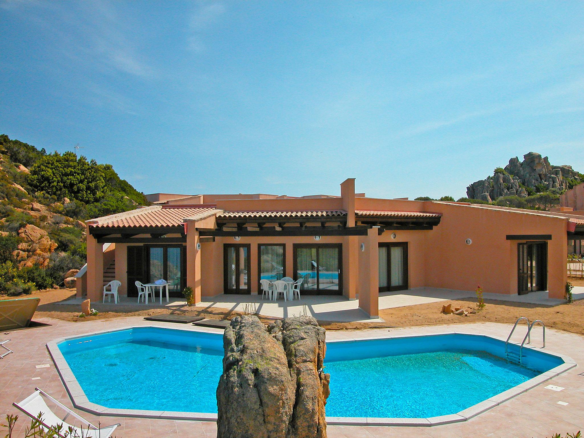 Foto 1 - Casa con 4 camere da letto a Trinità d'Agultu e Vignola con piscina privata e vista mare