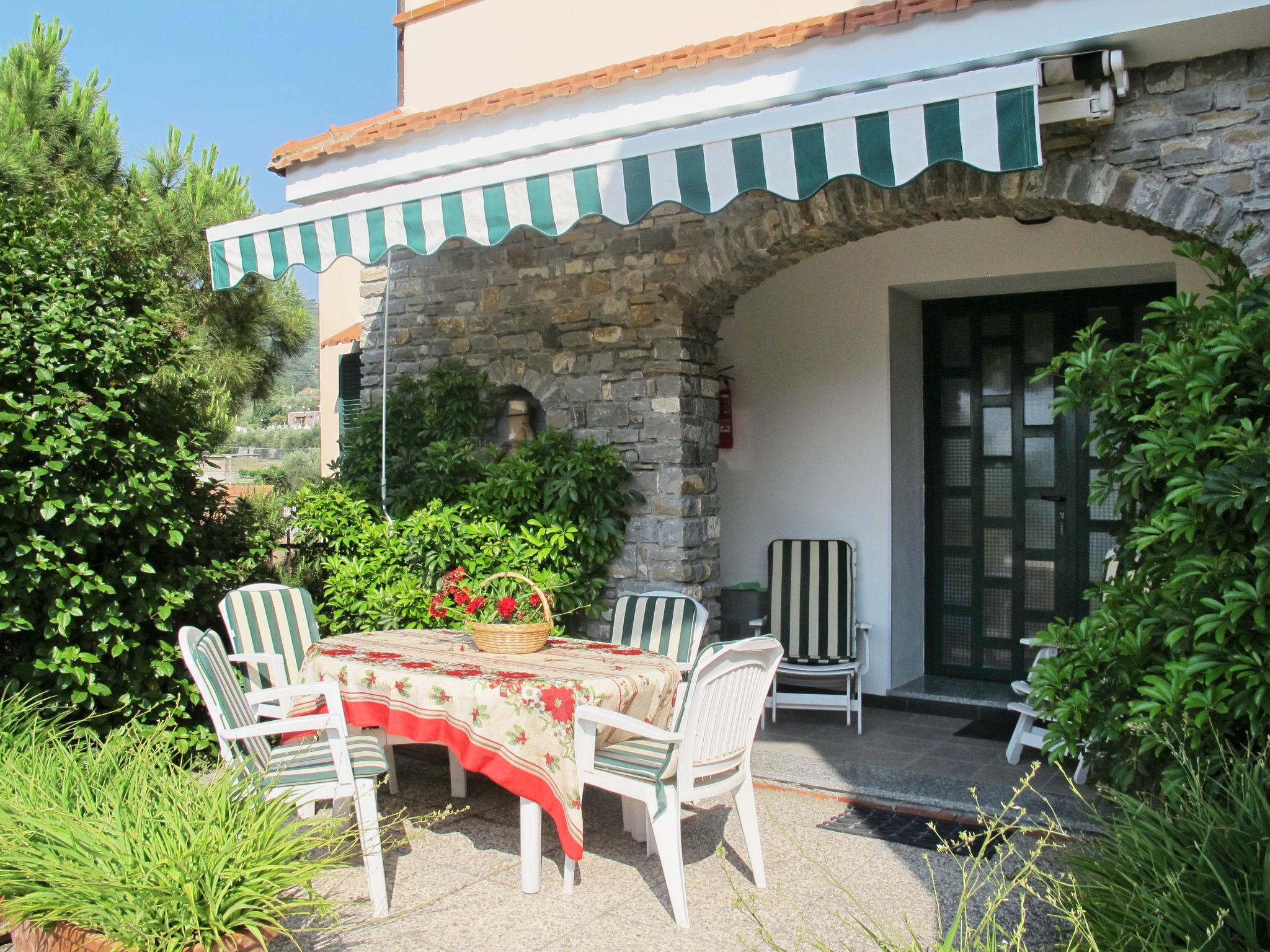 Foto 3 - Apartamento de 2 quartos em Diano Castello com piscina e vistas do mar